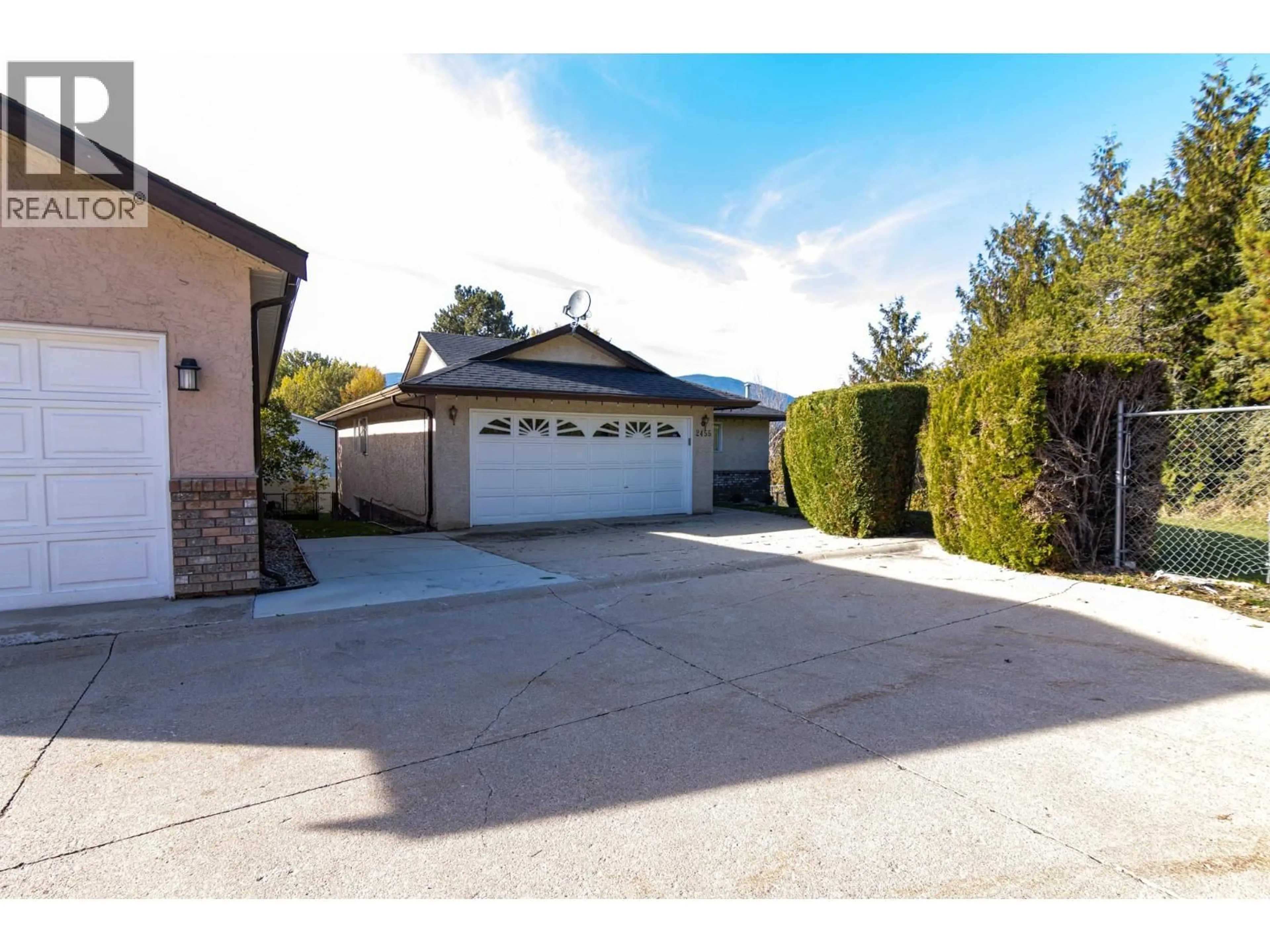 A pic from outside/outdoor area/front of a property/back of a property/a pic from drone, street for 2455 5TH AVENUE NORTHEAST, Salmon Arm British Columbia V1E1Y9