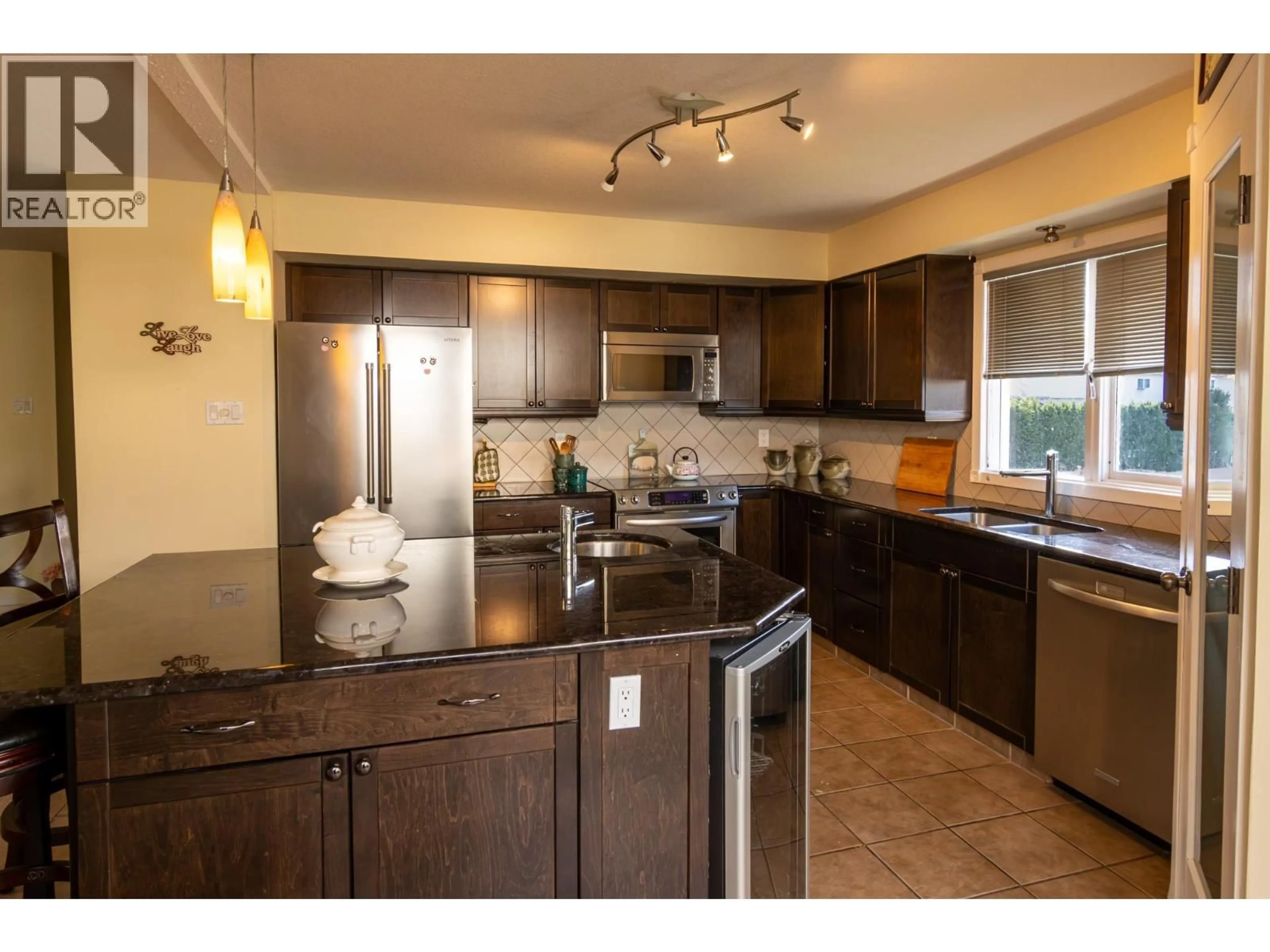 Open concept kitchen, ceramic/tile floor for 2455 5TH AVENUE NORTHEAST, Salmon Arm British Columbia V1E1Y9