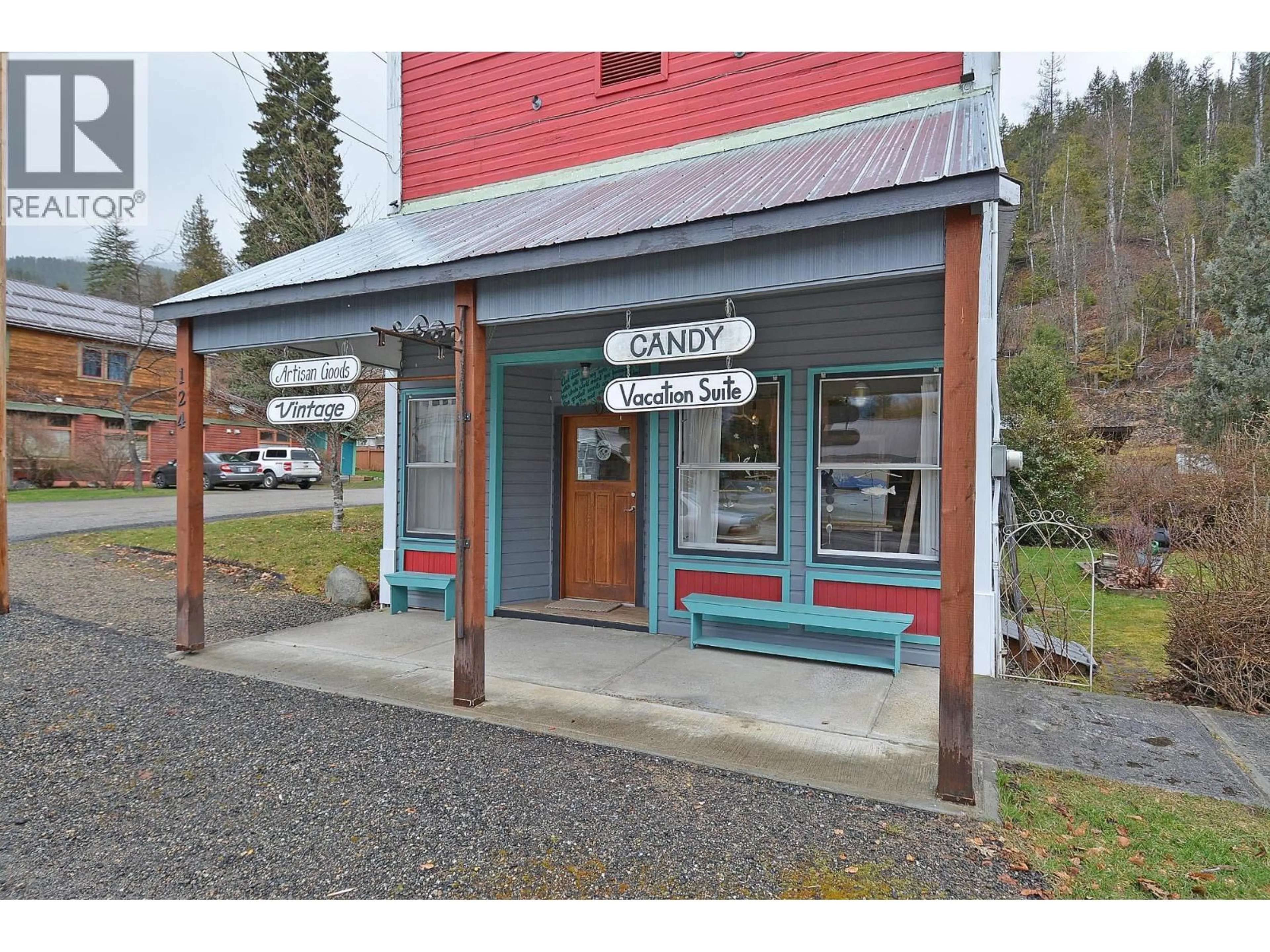 Indoor foyer for 124 LAKE AVENUE, Silverton British Columbia V0G1S0
