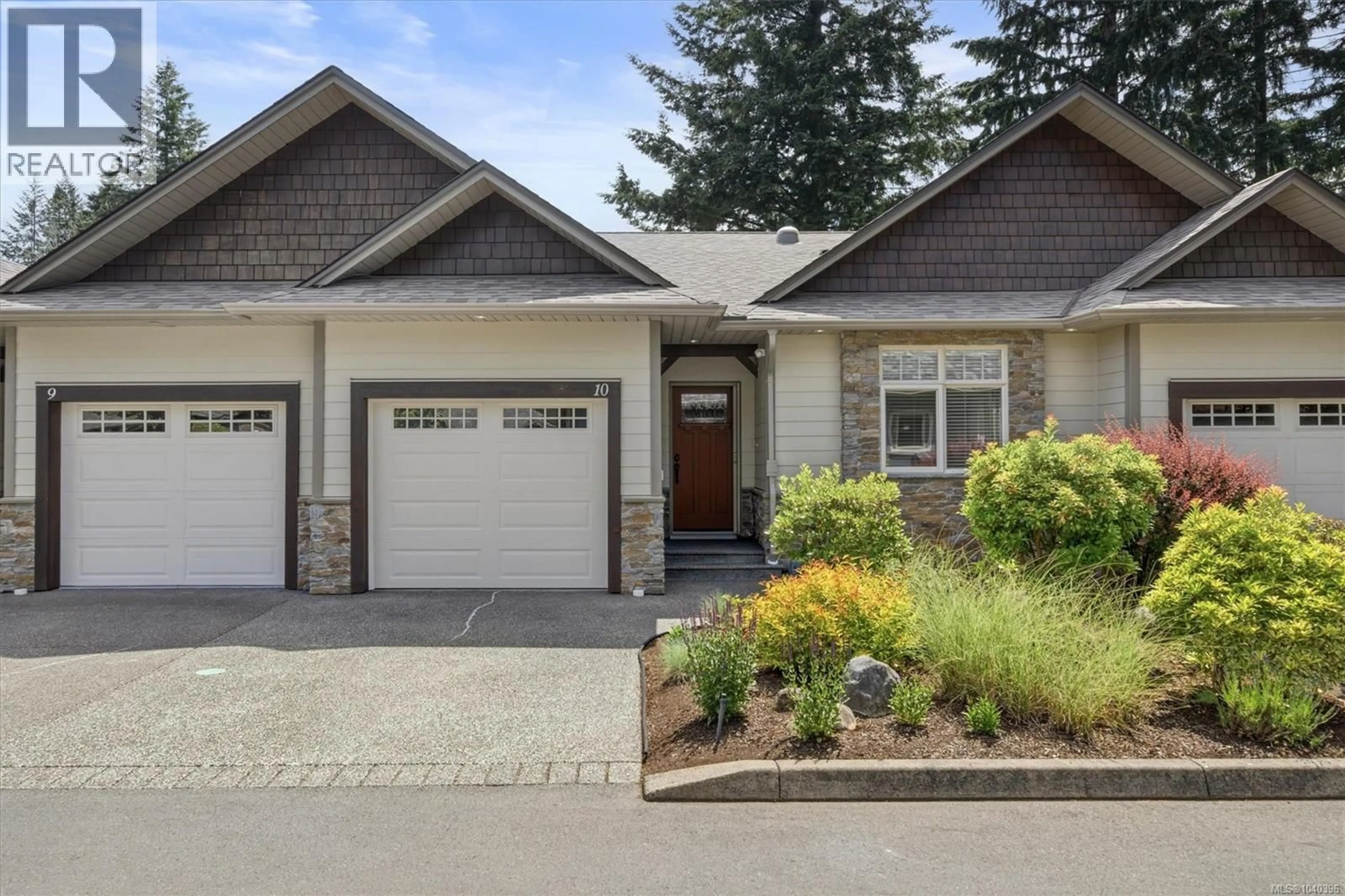 Home with vinyl exterior material, street for 10 - 48 MCPHEDRAN ROAD SOUTH, Campbell River British Columbia V9W3C6