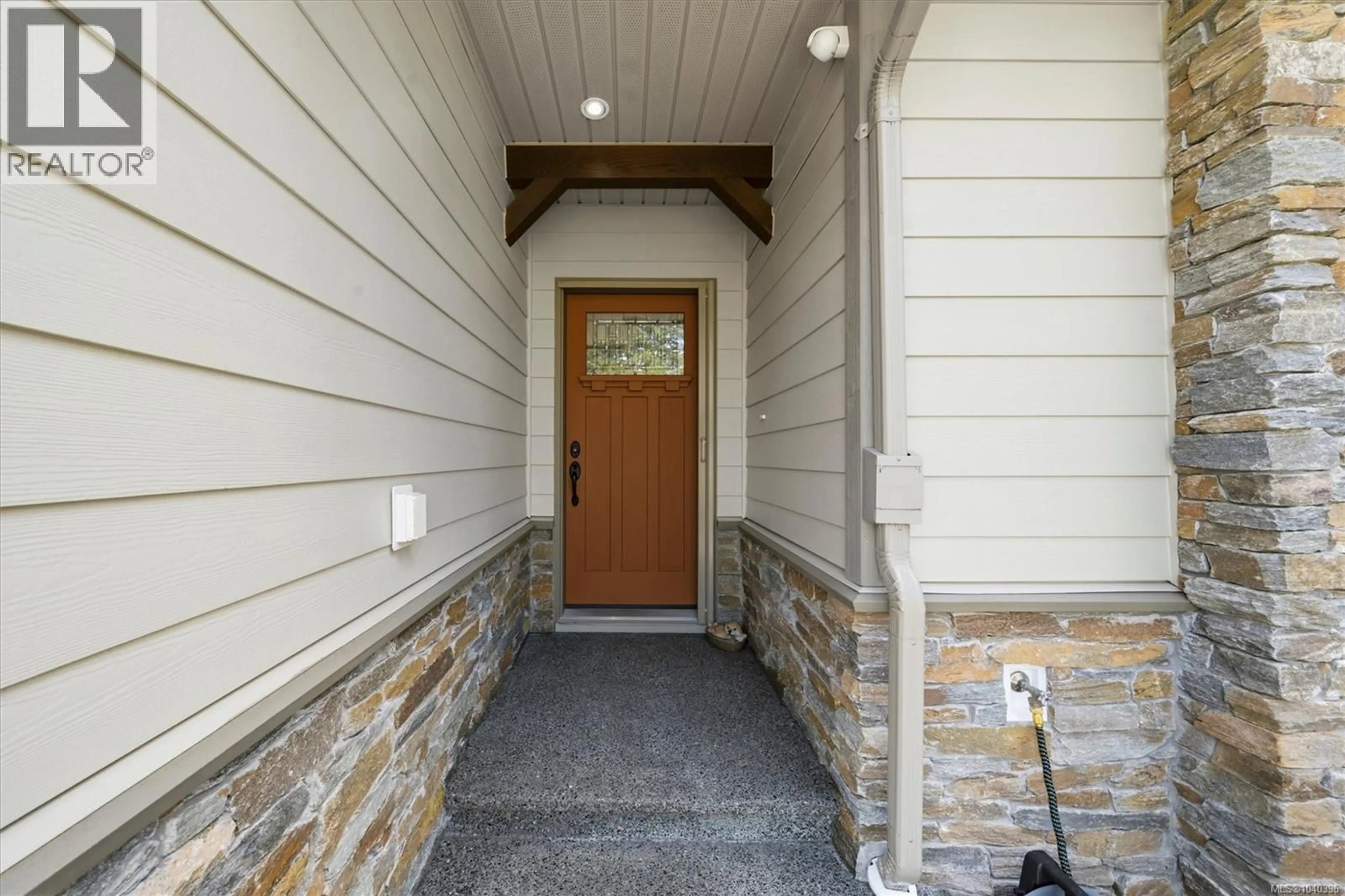 Indoor entryway for 10 - 48 MCPHEDRAN ROAD SOUTH, Campbell River British Columbia V9W3C6