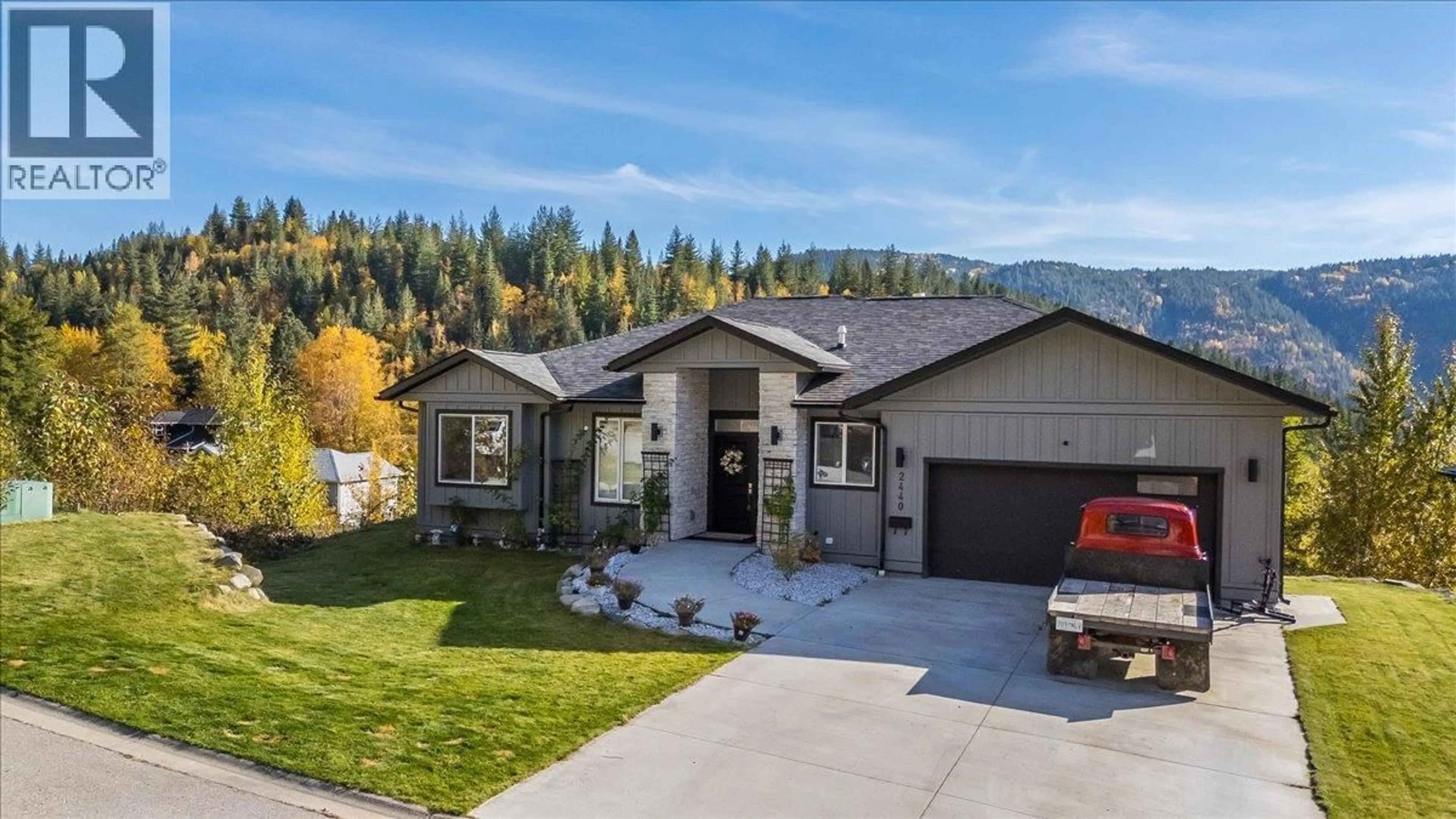 Home with vinyl exterior material, mountain view for 2440 MCBRIDE STREET, Trail British Columbia V1R3A6