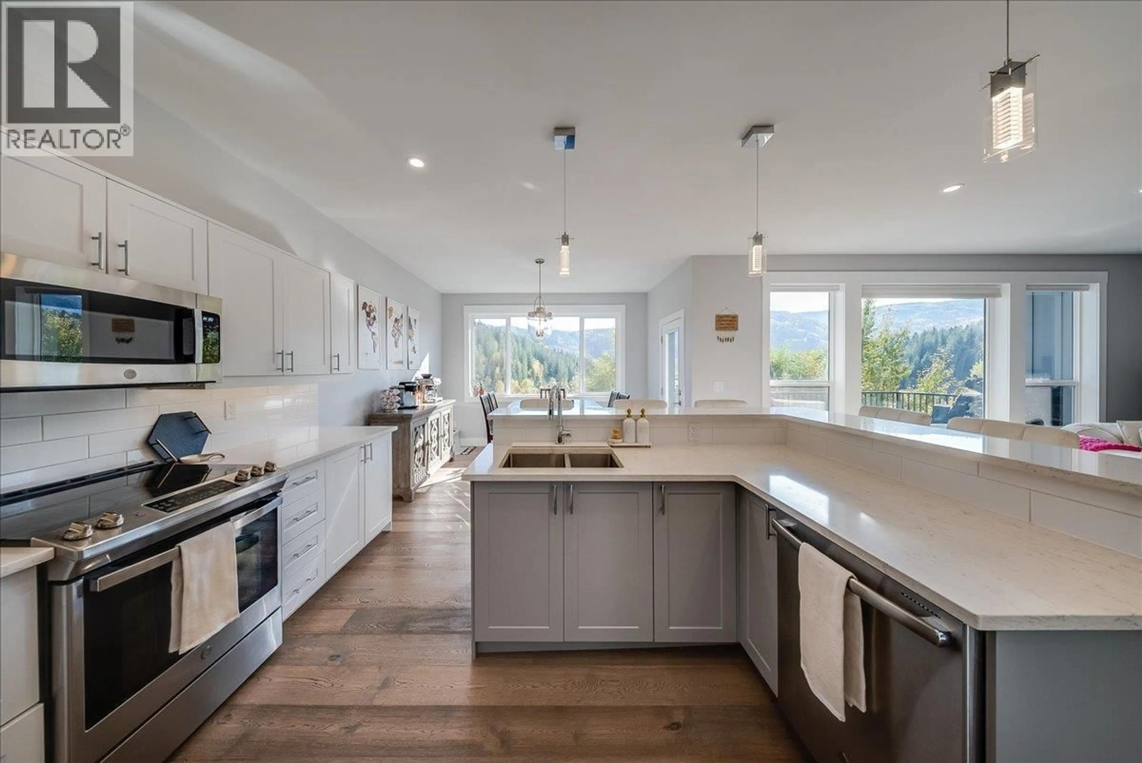 Open concept kitchen, ceramic/tile floor for 2440 MCBRIDE STREET, Trail British Columbia V1R3A6