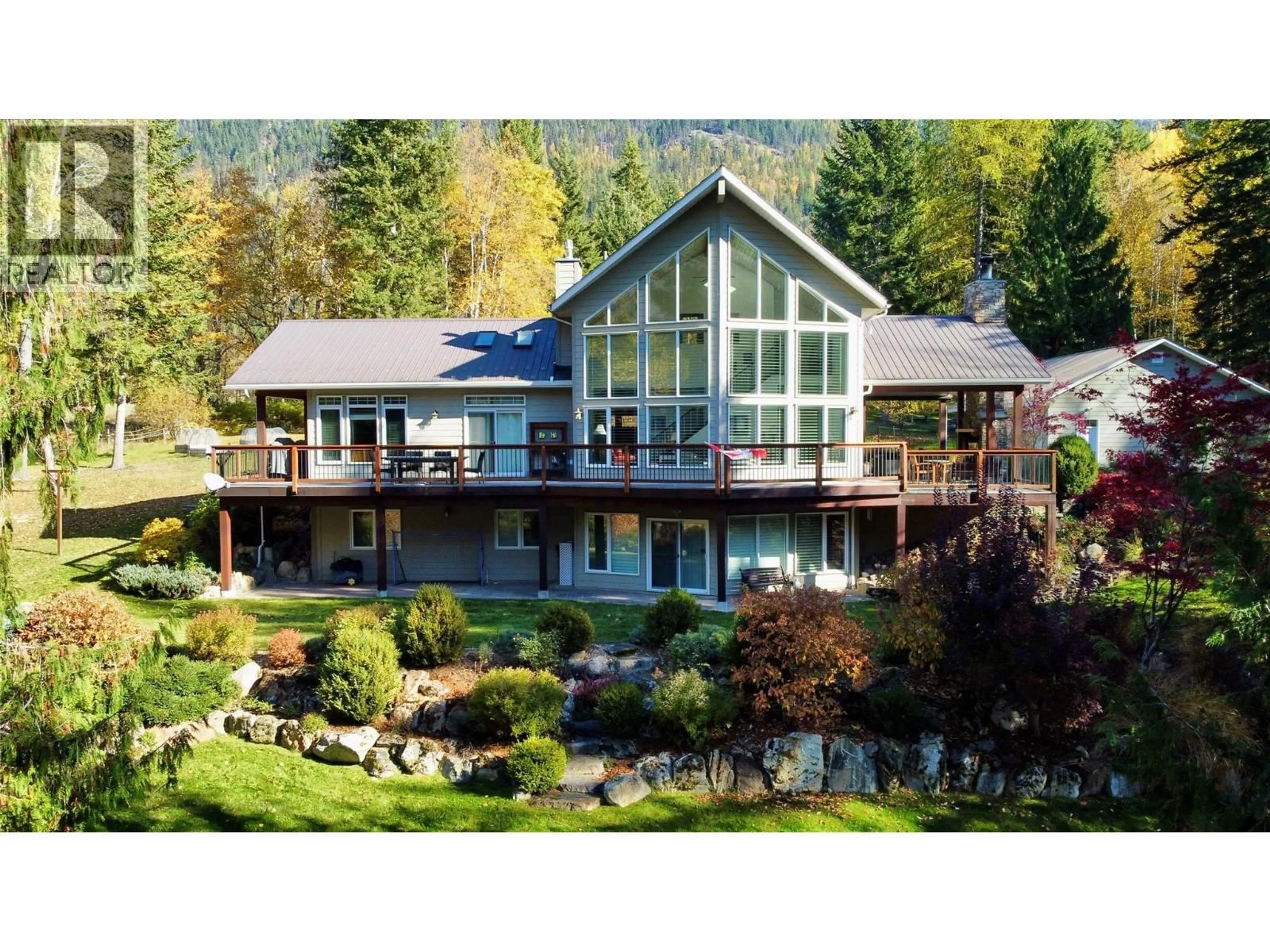 Home with vinyl exterior material, water/lake/river/ocean view for 4962 HIGHWAY 6 HIGHWAY, Burton British Columbia V0G1R0