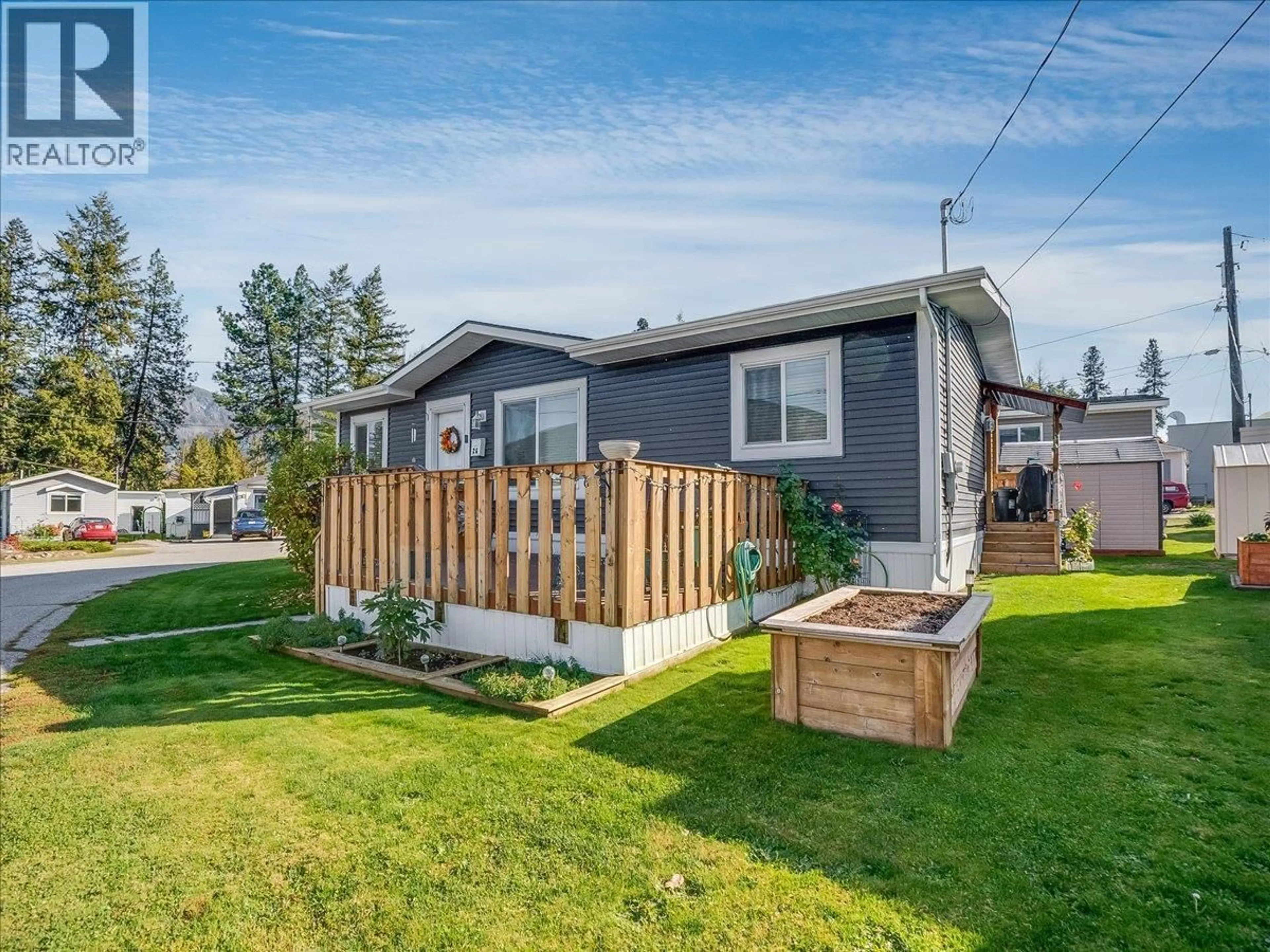 Home with vinyl exterior material, street for 26 - 1601 COLUMBIA AVENUE, Castlegar British Columbia V1N1J1