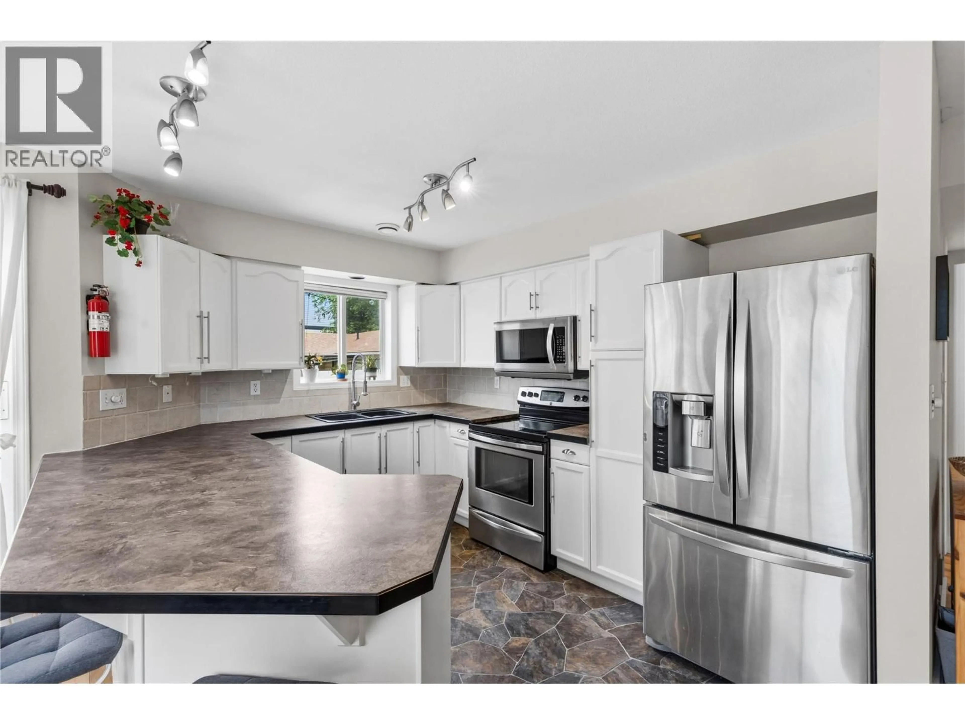 Open concept kitchen, unknown for 101 - 99 CALGARY AVENUE, Penticton British Columbia V2A2T7
