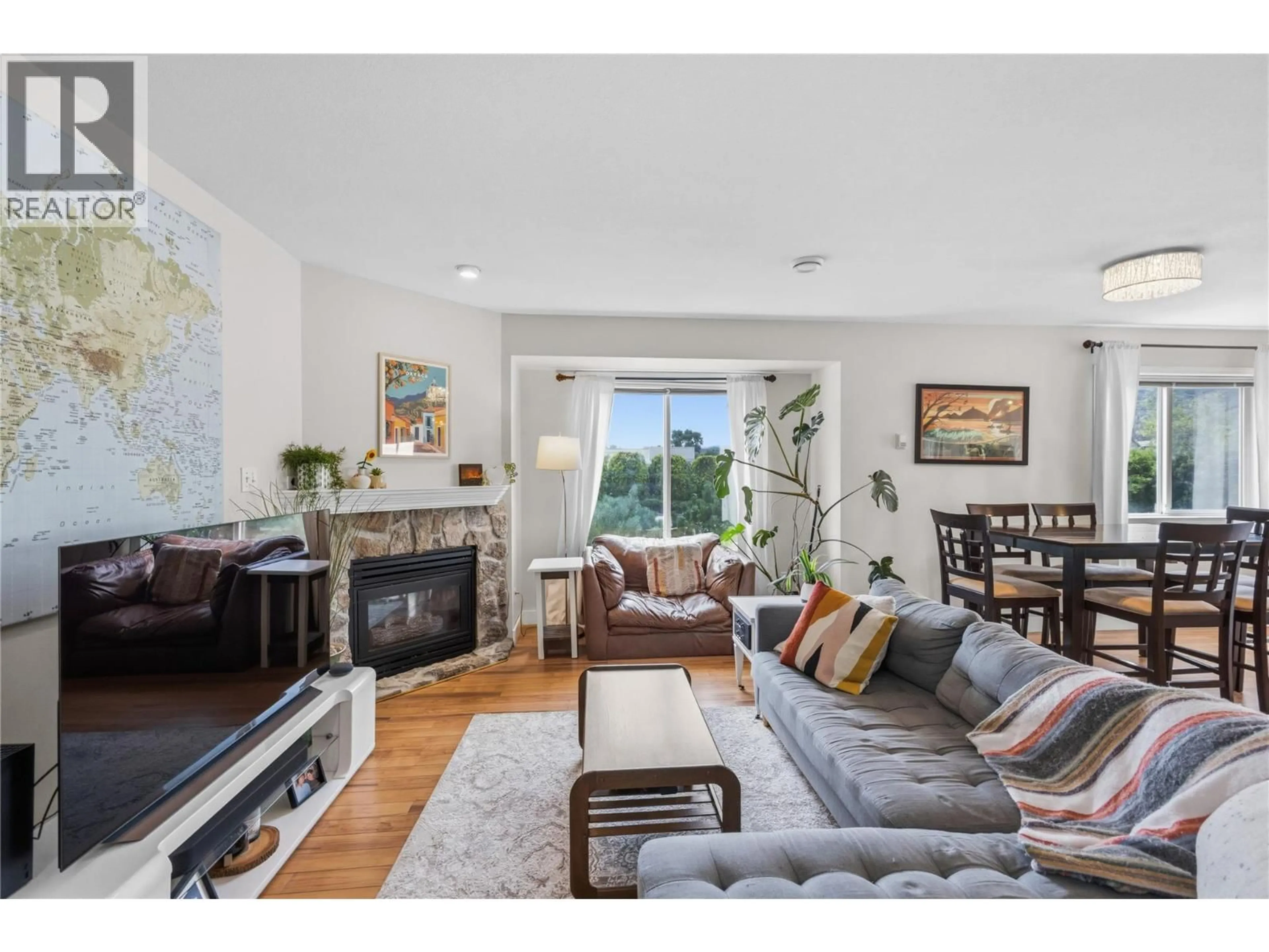 Living room with furniture, unknown for 101 - 99 CALGARY AVENUE, Penticton British Columbia V2A2T7