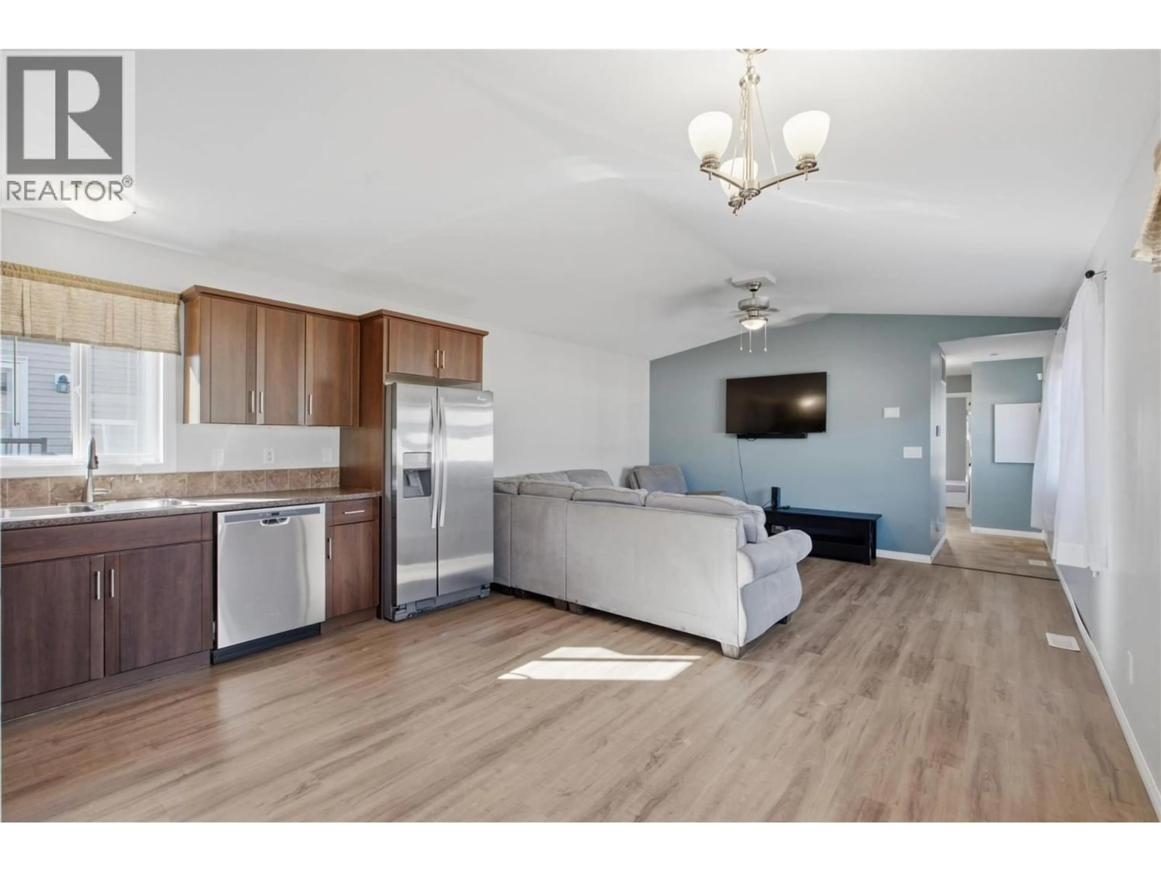 Open concept kitchen, wood/laminate floor for 7 - 7805 DALLAS DRIVE, Kamloops British Columbia V2C0E5