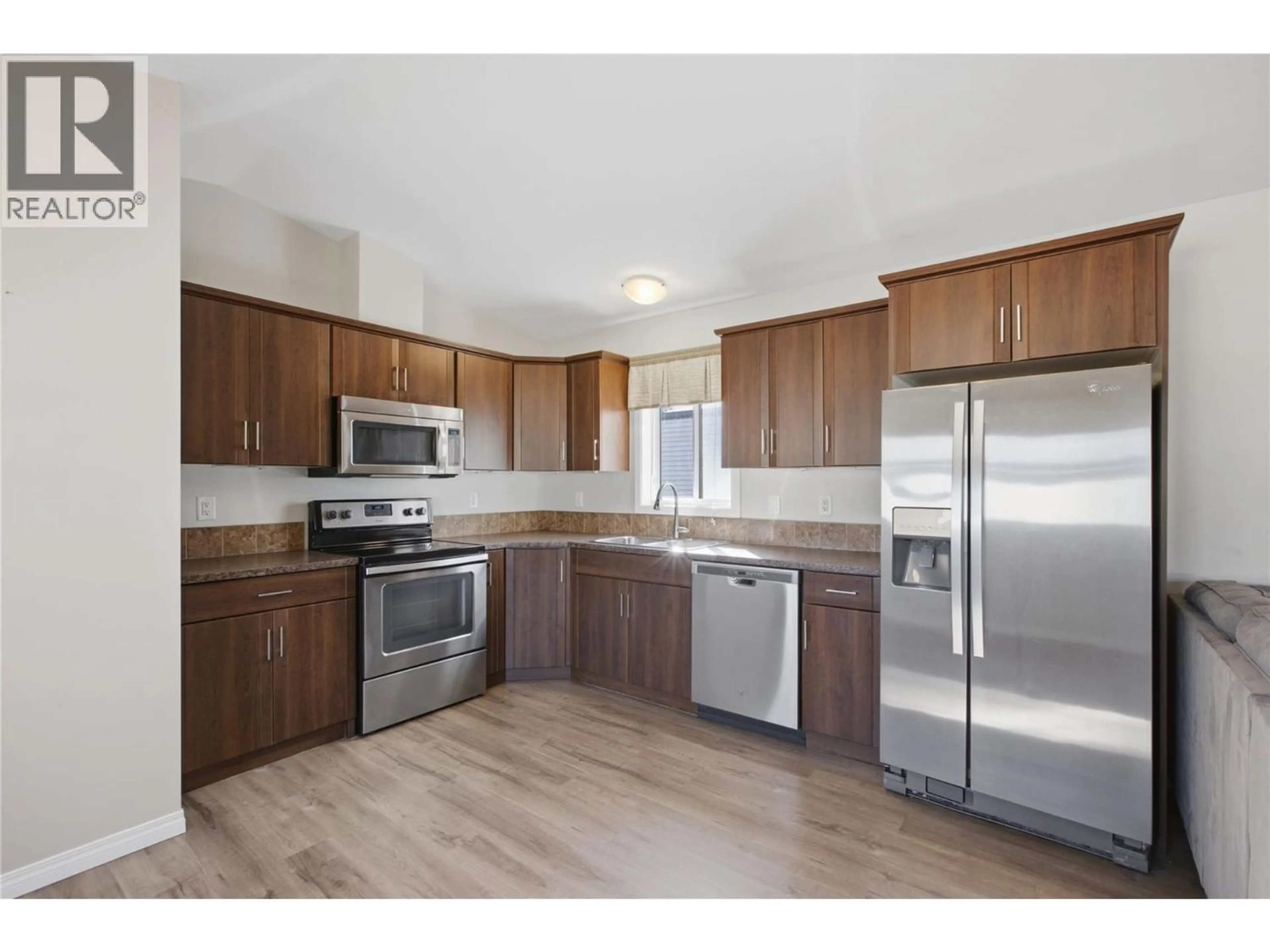 Standard kitchen, unknown for 7 - 7805 DALLAS DRIVE, Kamloops British Columbia V2C0E5