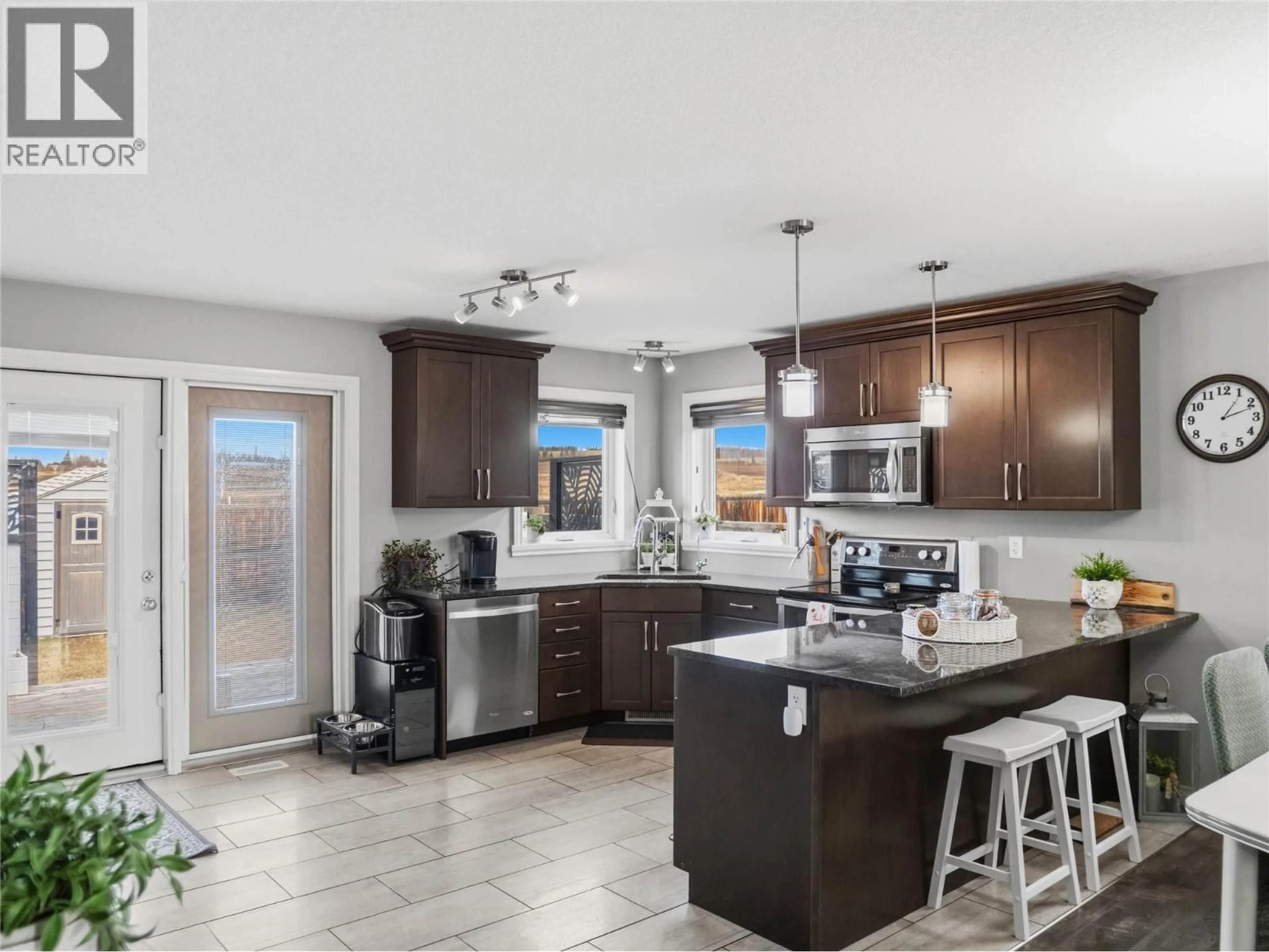 Open concept kitchen, ceramic/tile floor for 912 88 AVENUE, Dawson Creek British Columbia V1G0C9