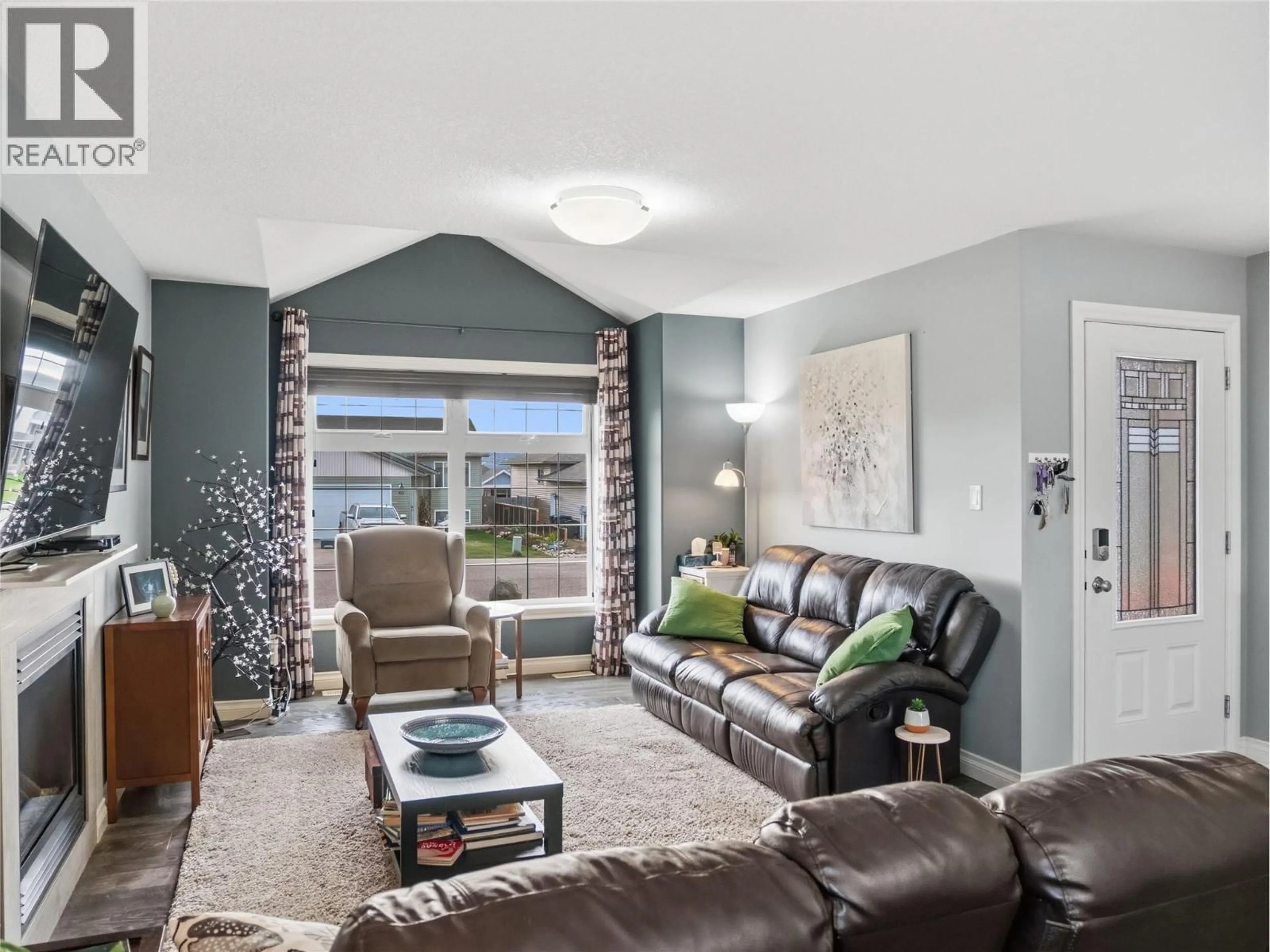Living room with furniture, unknown for 912 88 AVENUE, Dawson Creek British Columbia V1G0C9