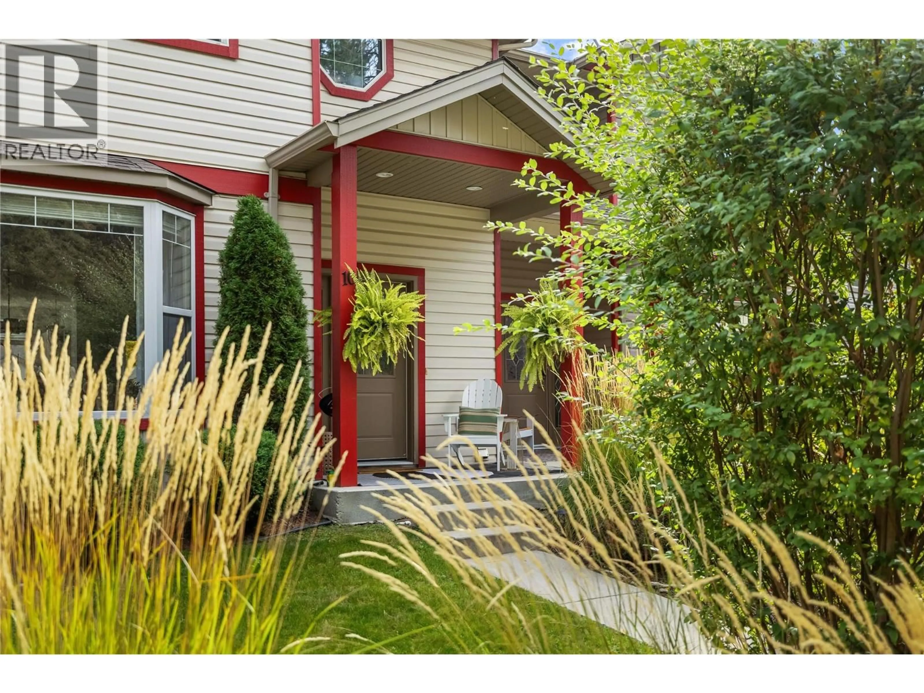 Indoor entryway for 10 - 3275 BROADVIEW ROAD, West Kelowna British Columbia V4T3C8