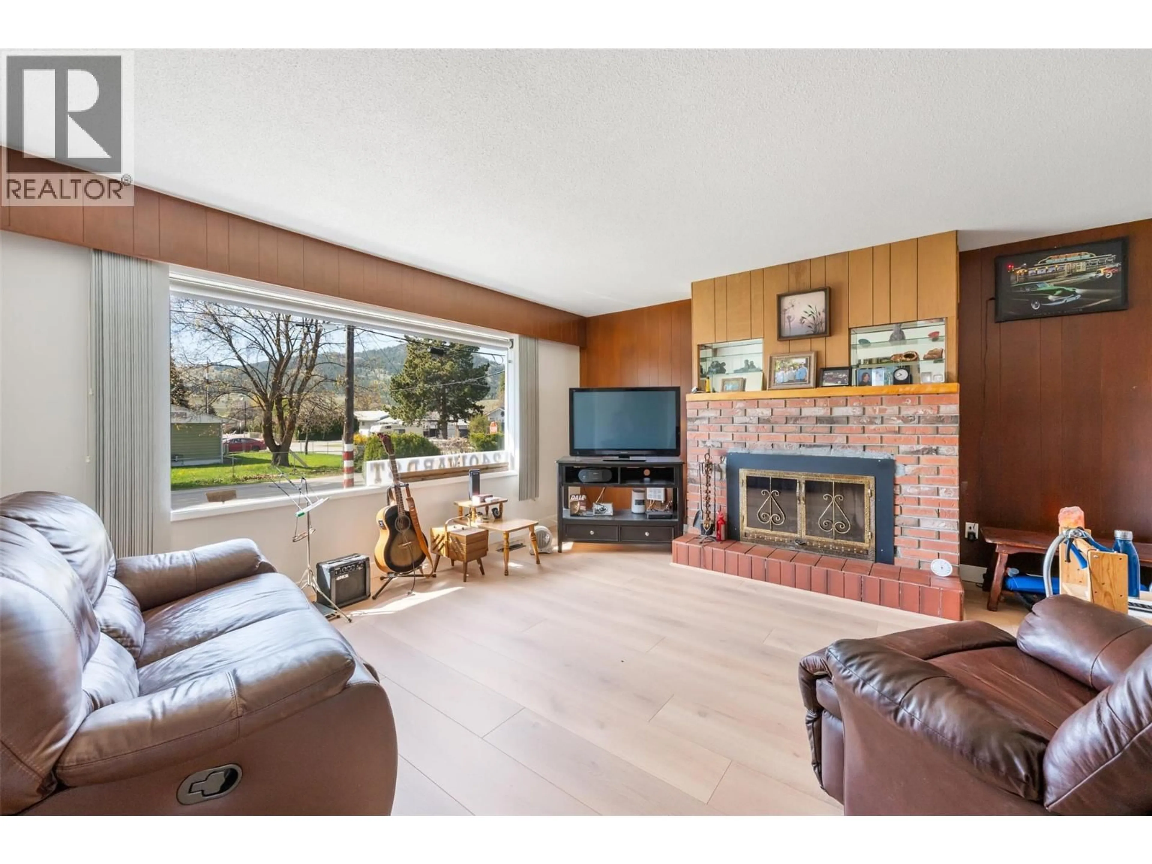 Living room with furniture, wood/laminate floor for 12401 WARD STREET, Summerland British Columbia V0H1Z0