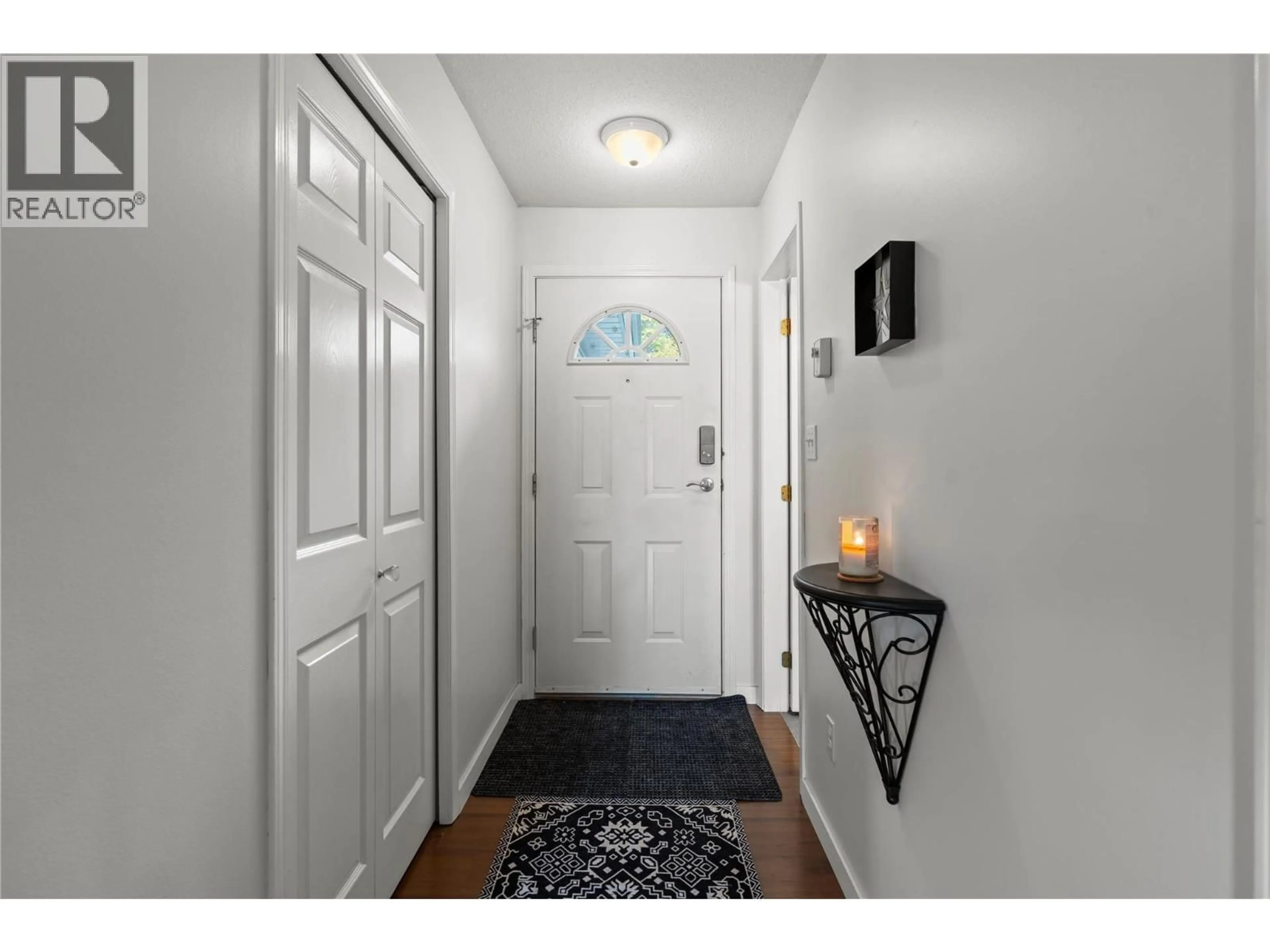 Indoor entryway for 8 - 4404 PLEASANT VALLEY ROAD, Vernon British Columbia V1T4M3