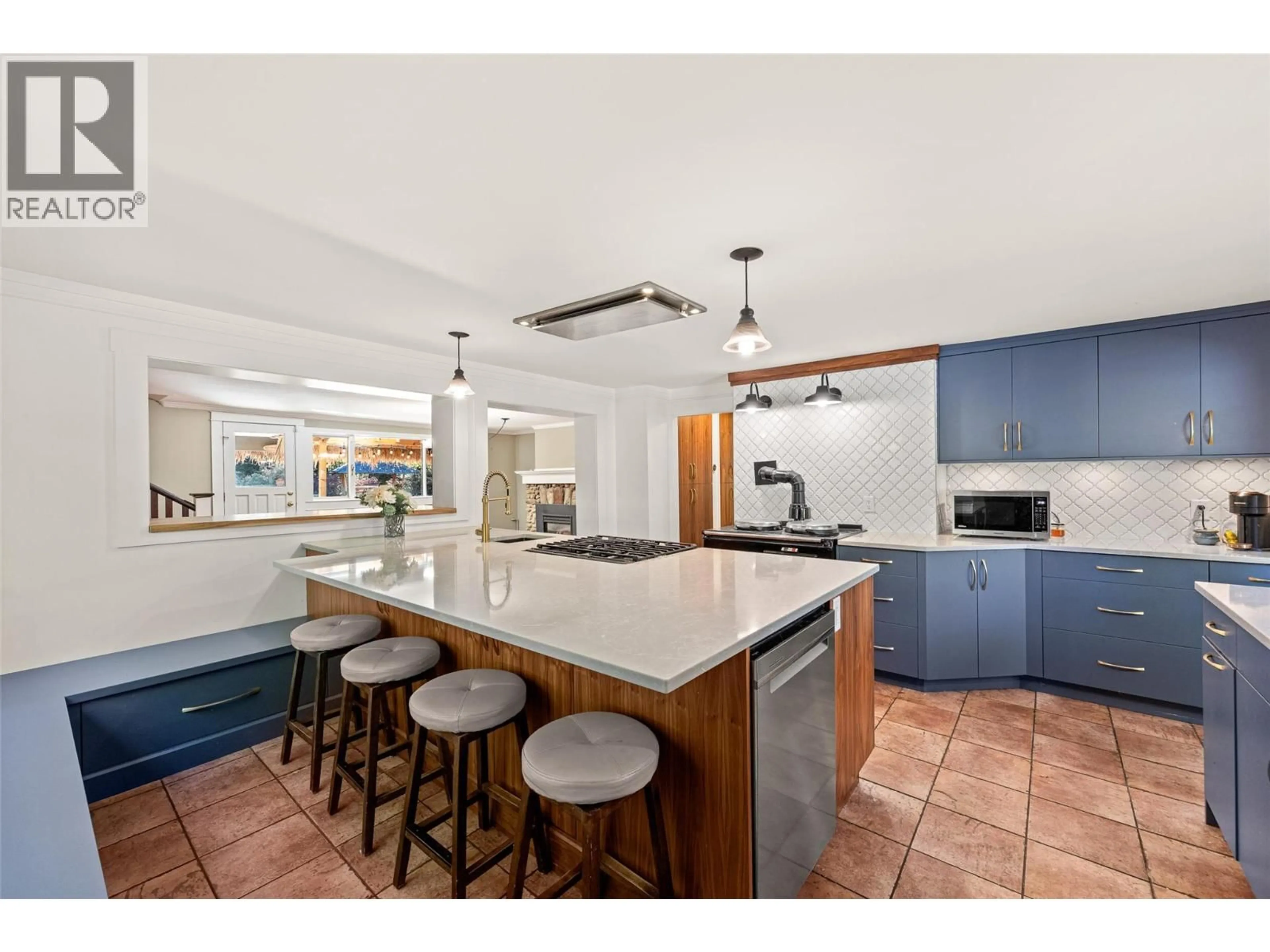 Open concept kitchen, ceramic/tile floor for 863 CORONADO CRESCENT, Kelowna British Columbia V1W2K3