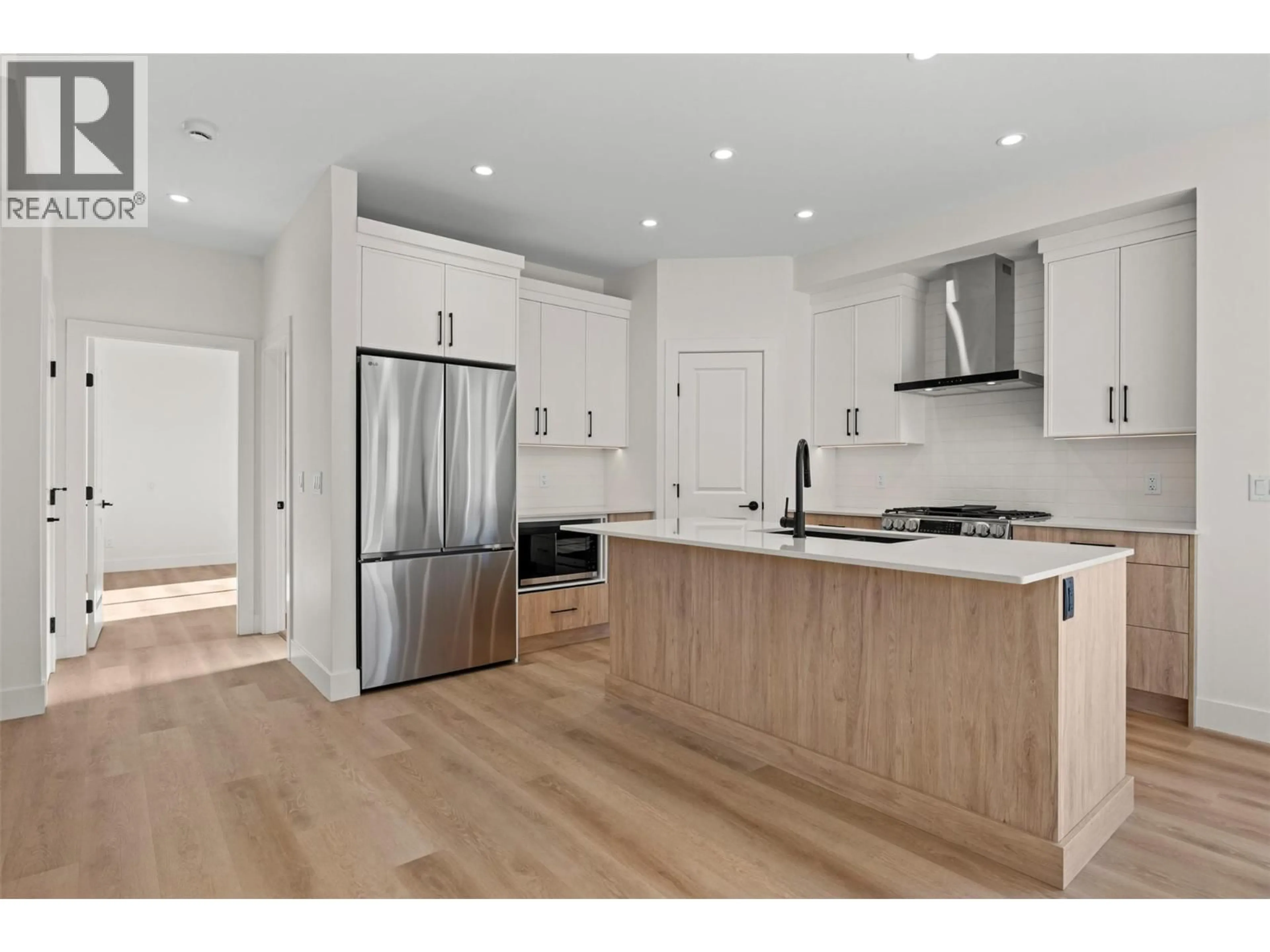 Open concept kitchen, wood/laminate floor for 5 - 773 KINNEAR AVENUE, Kelowna British Columbia V1Y5B2