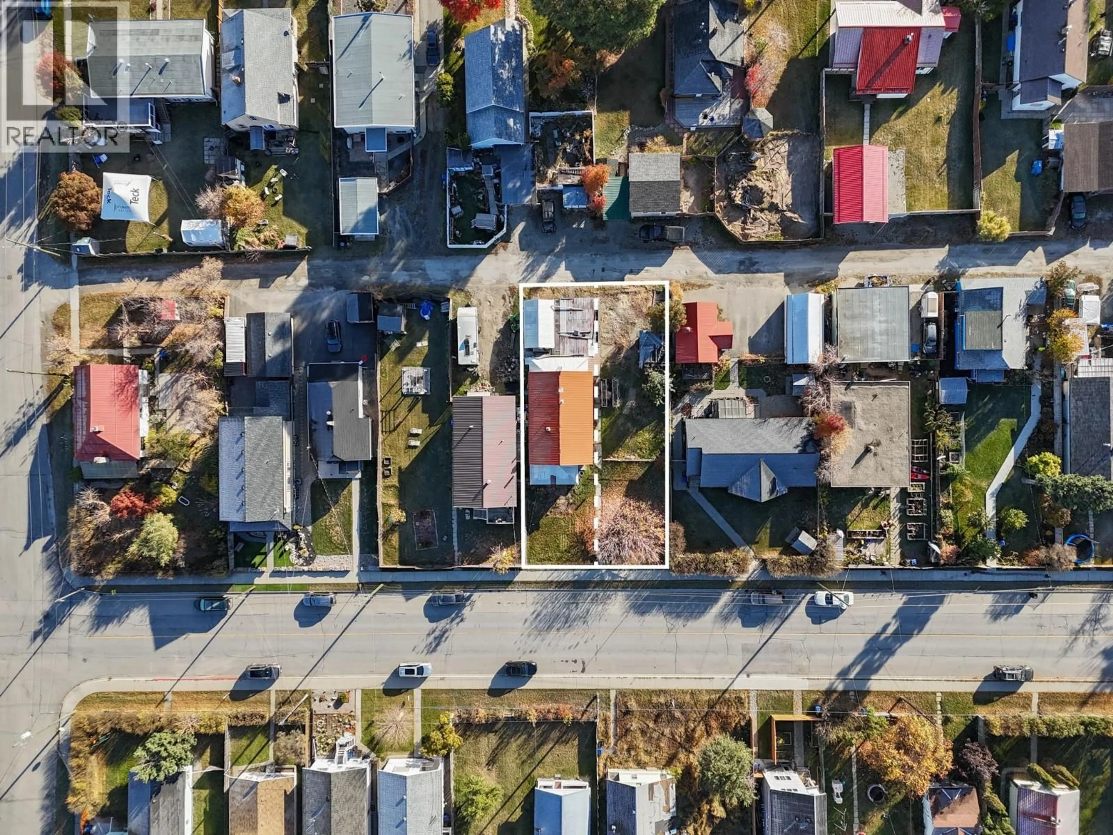 A pic from outside/outdoor area/front of a property/back of a property/a pic from drone, street for 312 3RD AVENUE SOUTH, Cranbrook British Columbia V1C2B9