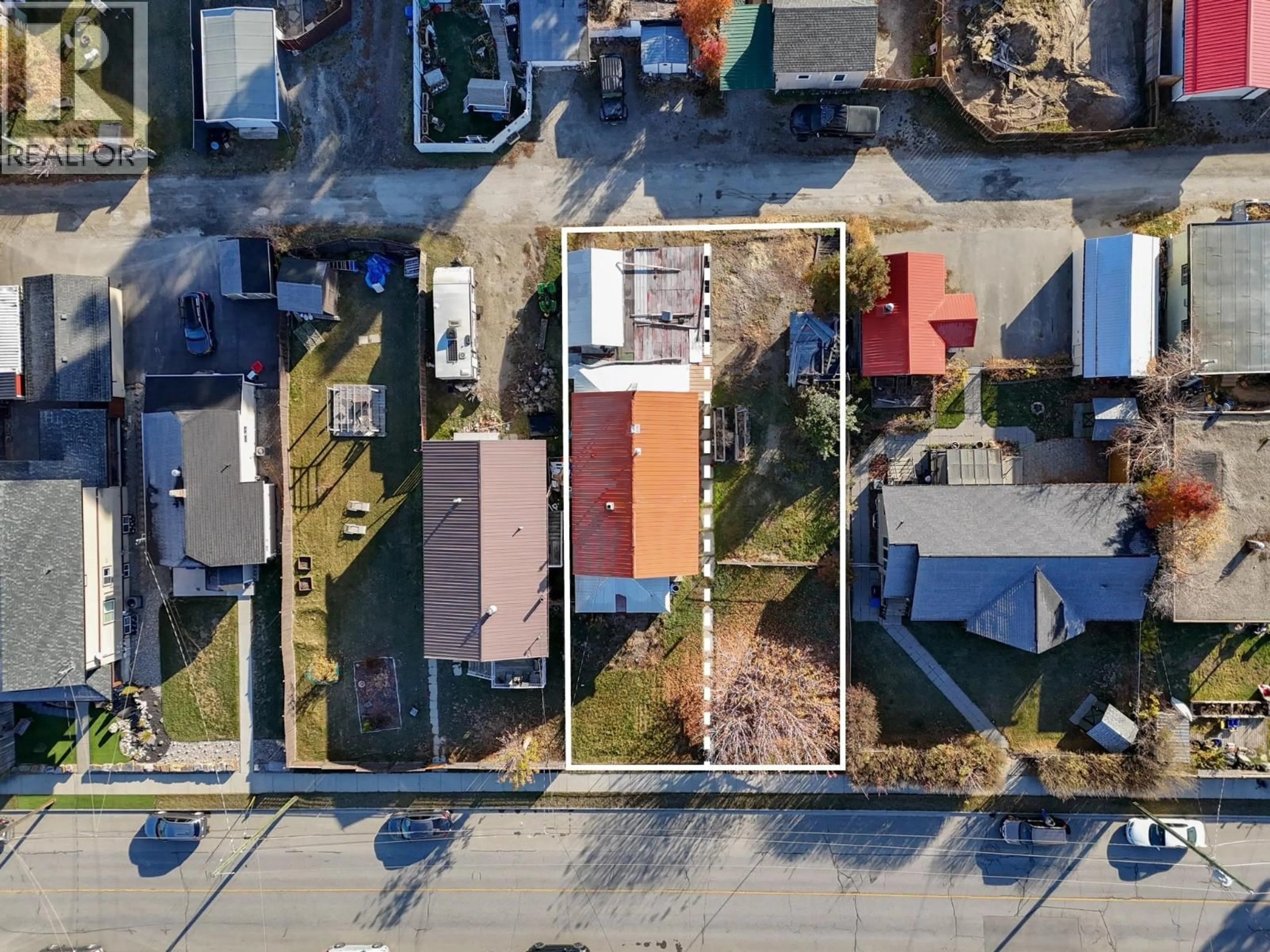 A pic from outside/outdoor area/front of a property/back of a property/a pic from drone, street for 312 3RD AVENUE SOUTH, Cranbrook British Columbia V1C2B9