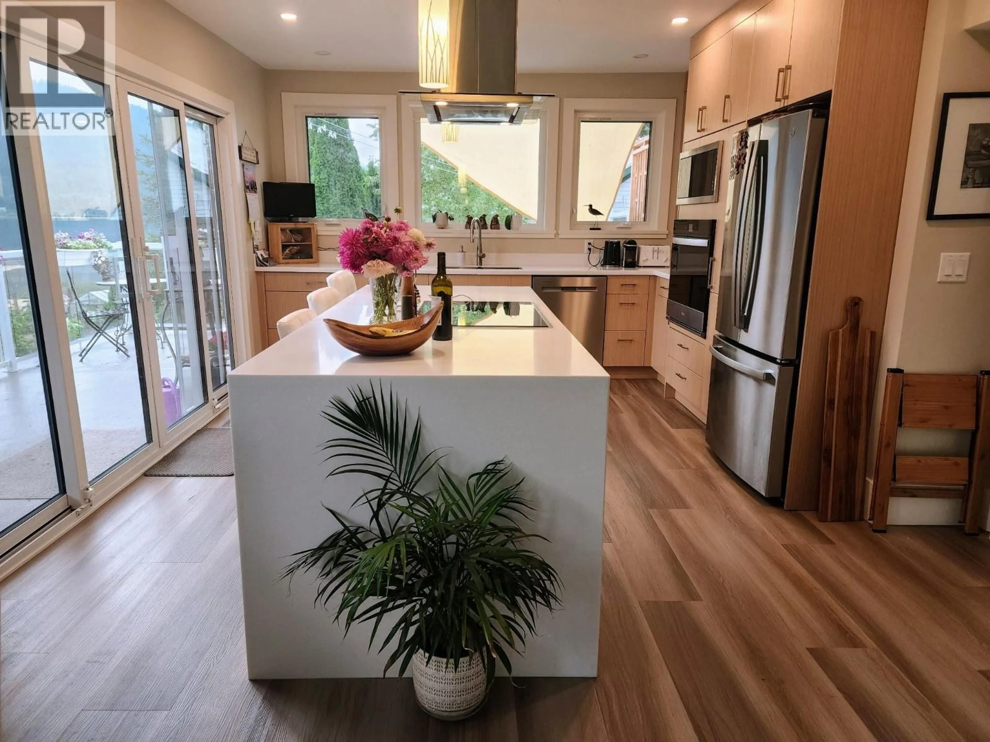 Contemporary kitchen, unknown for 2340 3A HIGHWAY, Nelson British Columbia V1L6K7