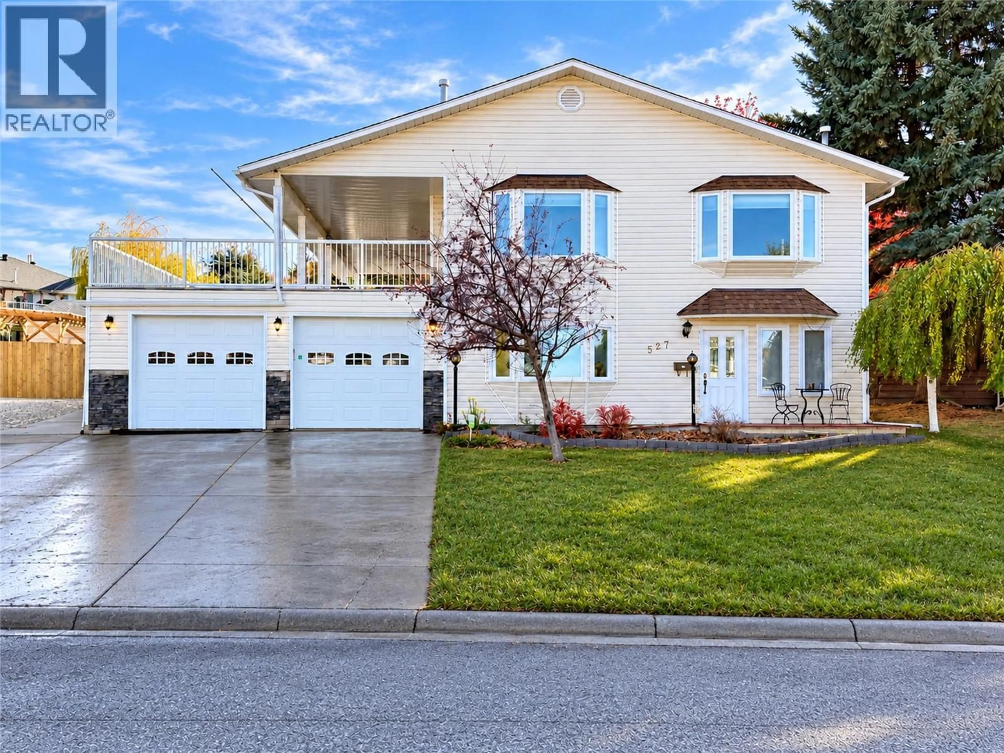 Home with vinyl exterior material, street for 527 16TH STREET SOUTH, Cranbrook British Columbia V1C5V4