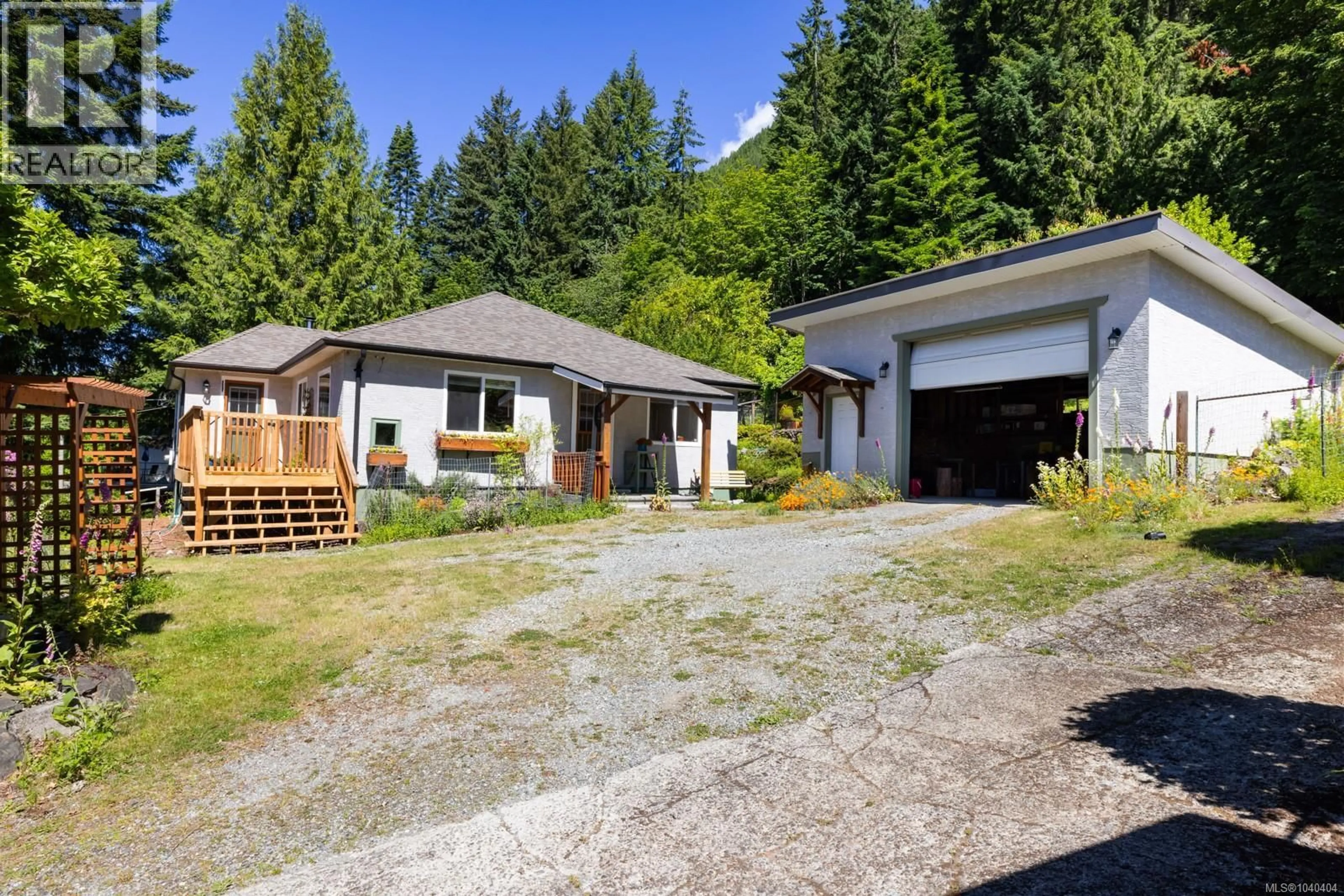 A pic from outside/outdoor area/front of a property/back of a property/a pic from drone, unknown for 10093 YOUBOU ROAD, Youbou British Columbia V0R3E1