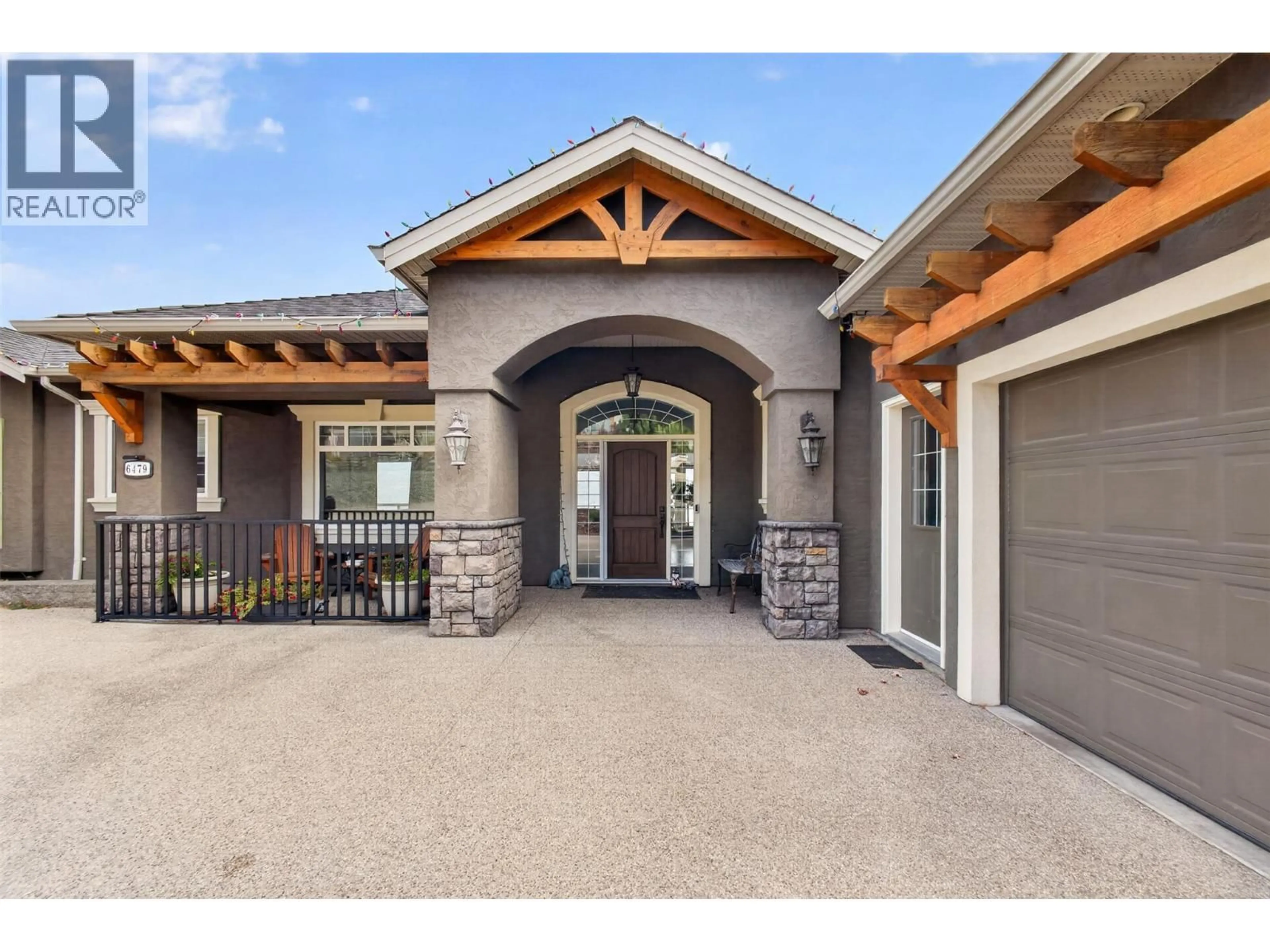 Indoor entryway for 6479 STUART CRESCENT SOUTH, Peachland British Columbia V0H1X7