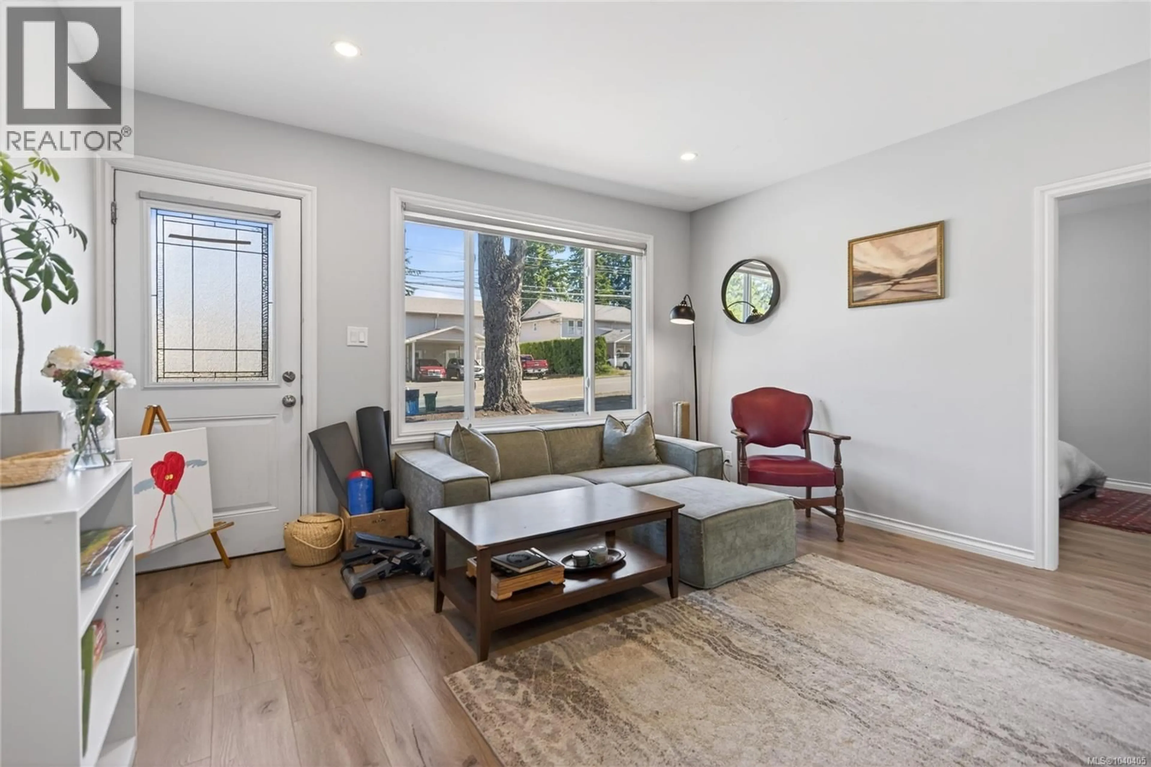Living room with furniture, unknown for 745 EVERGREEN ROAD, Campbell River British Columbia V9W3R7