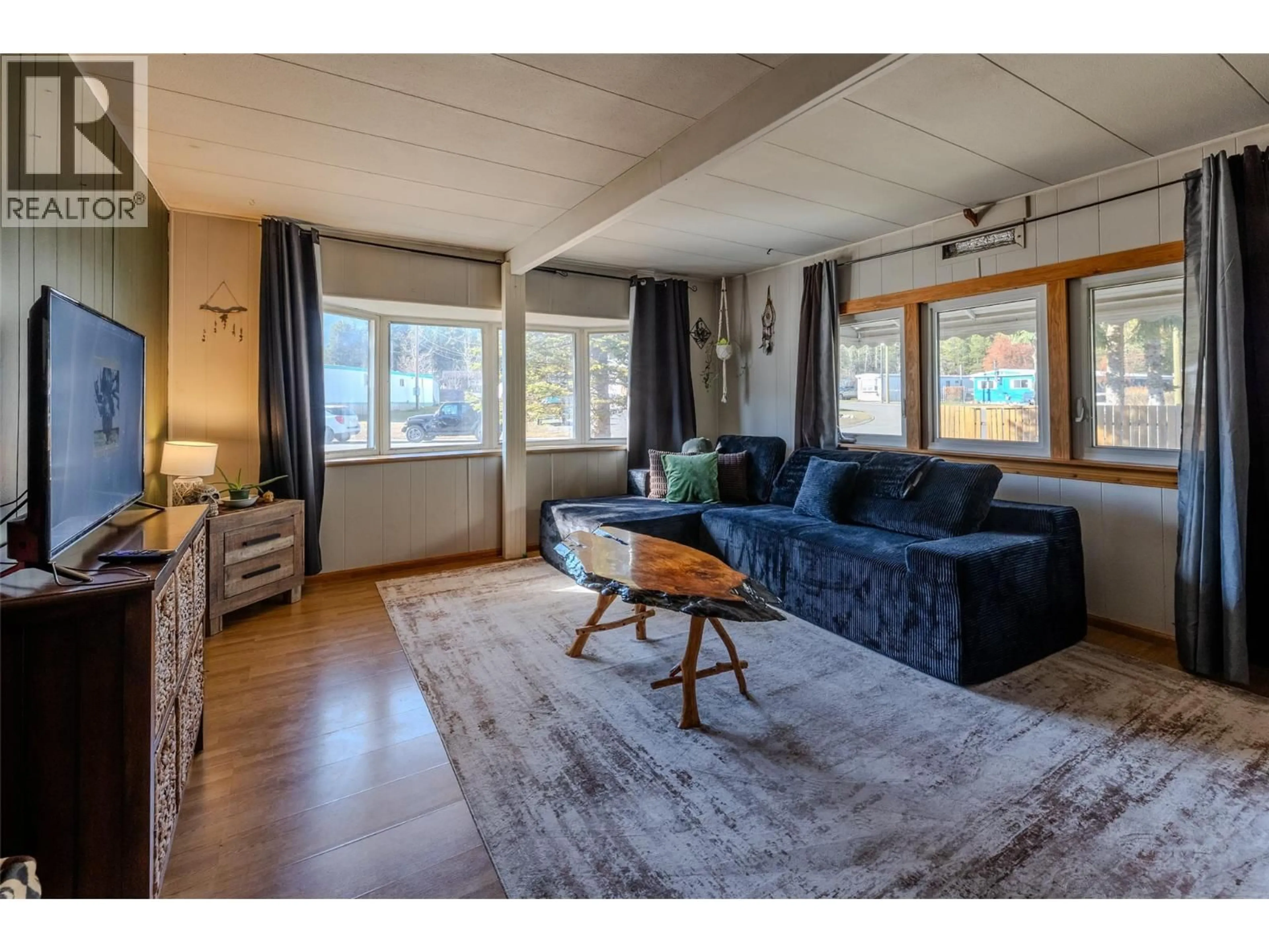 Living room with furniture, wood/laminate floor for 1555 NEWGATE CRESCENT, Elkford British Columbia V0B1H0