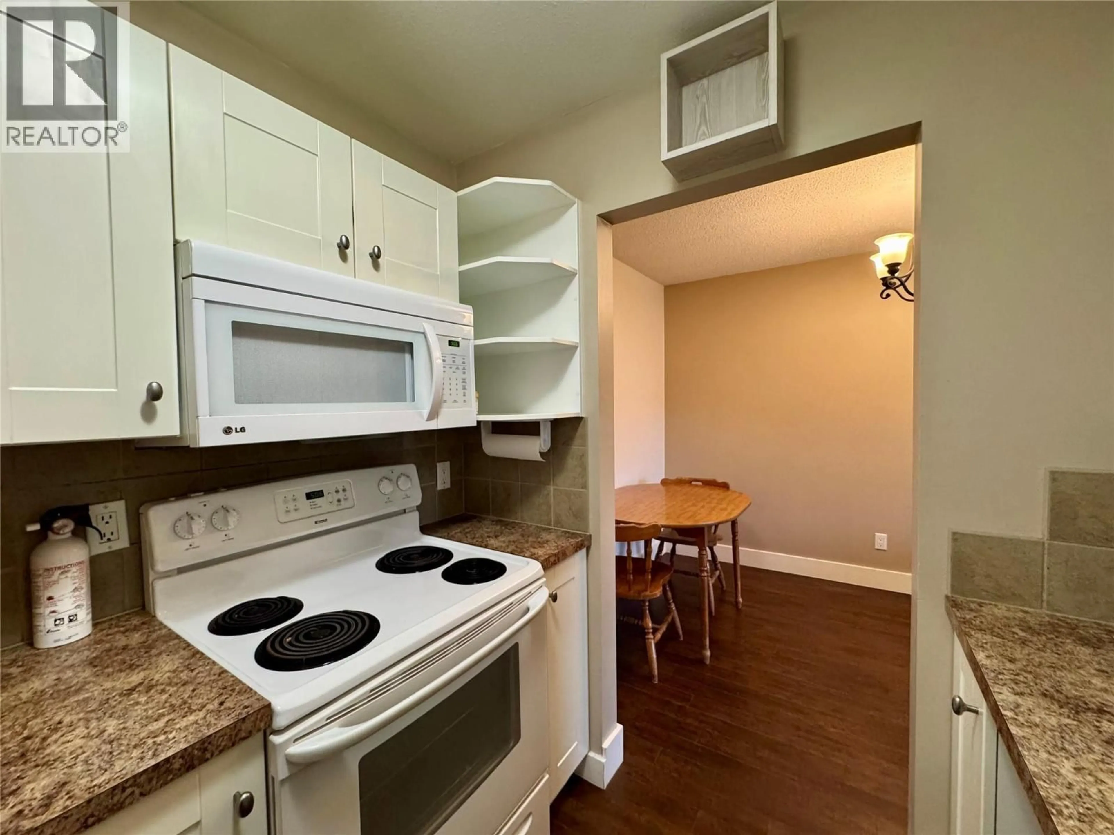 Standard kitchen, wood/laminate floor for 309 - 320 NORTHGATE OTHER, Tumbler Ridge British Columbia V0C2W0