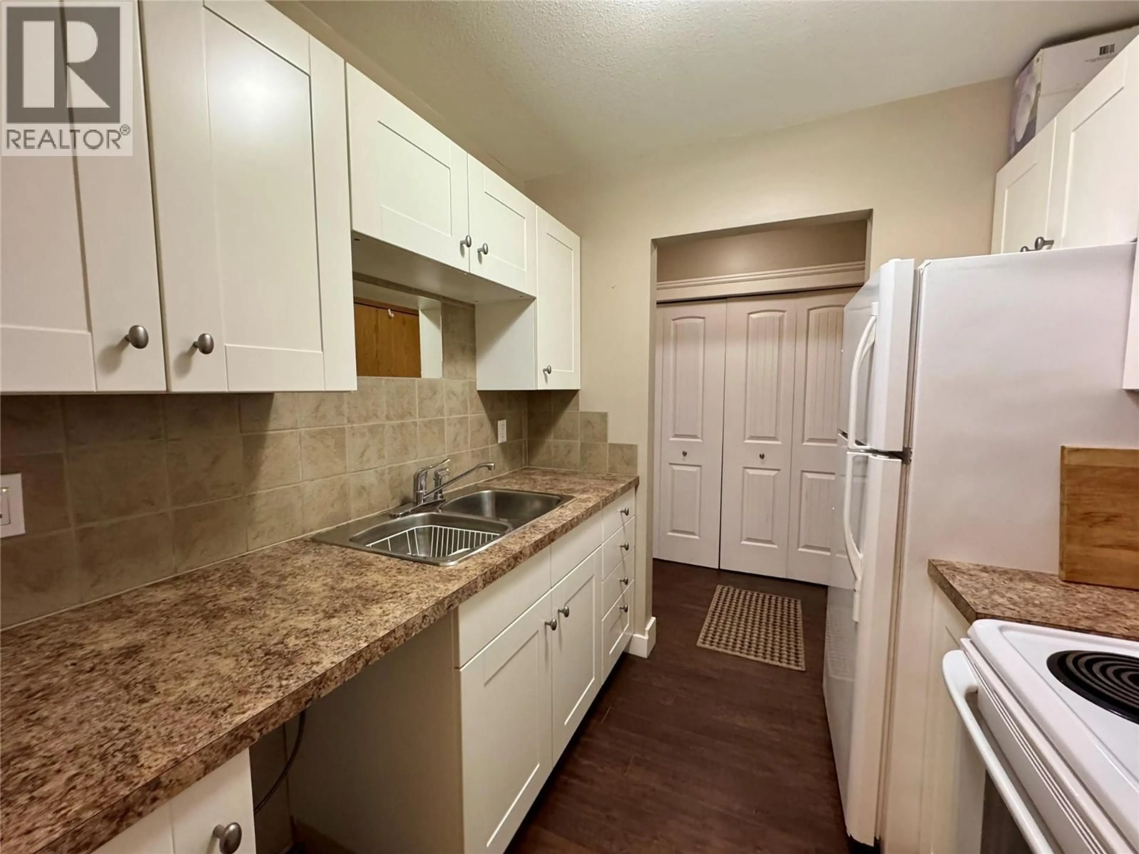 Standard kitchen, unknown for 309 - 320 NORTHGATE OTHER, Tumbler Ridge British Columbia V0C2W0