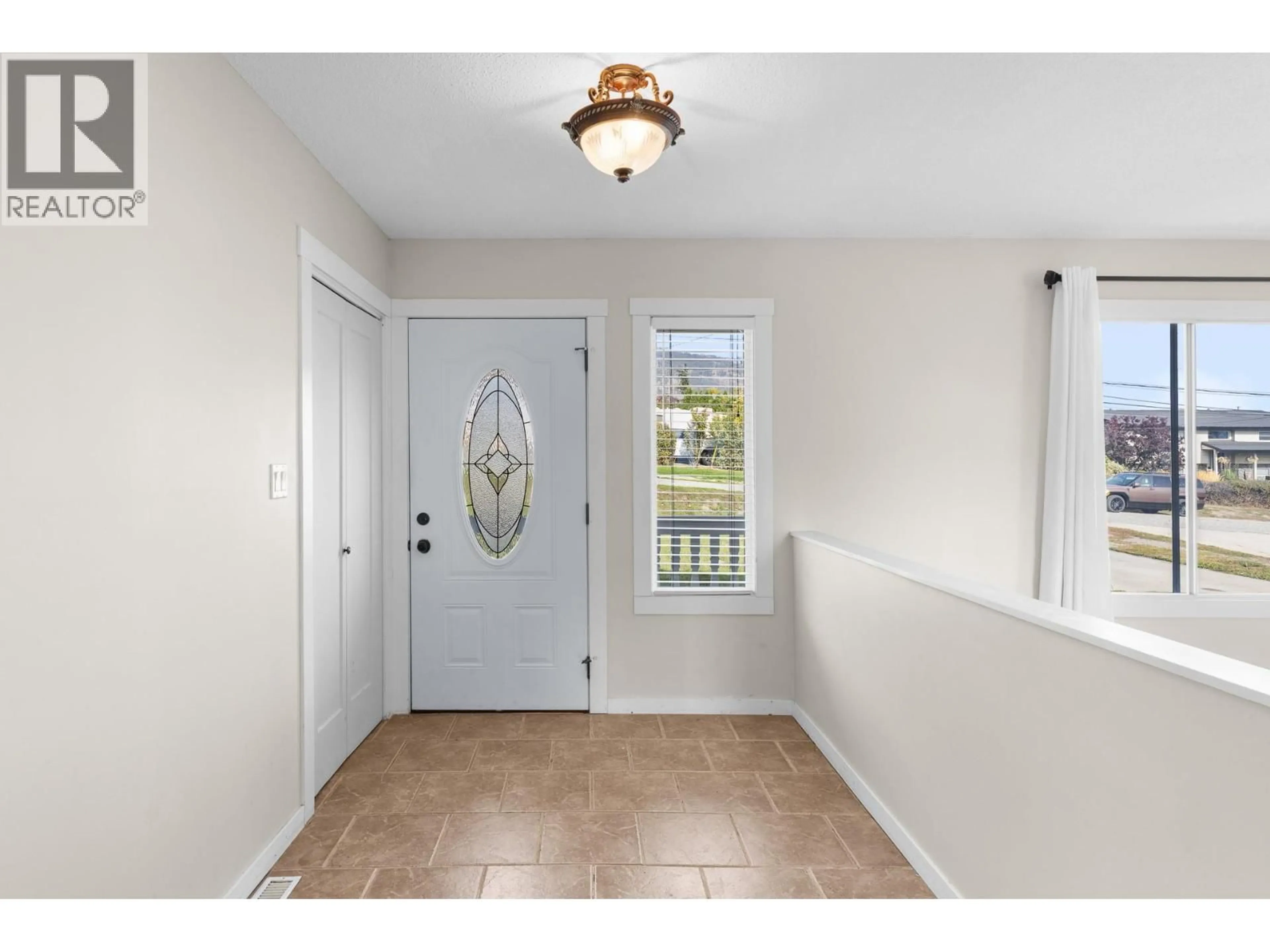 Indoor entryway for 2582 NEUFELD CRESCENT, West Kelowna British Columbia V4T1P2