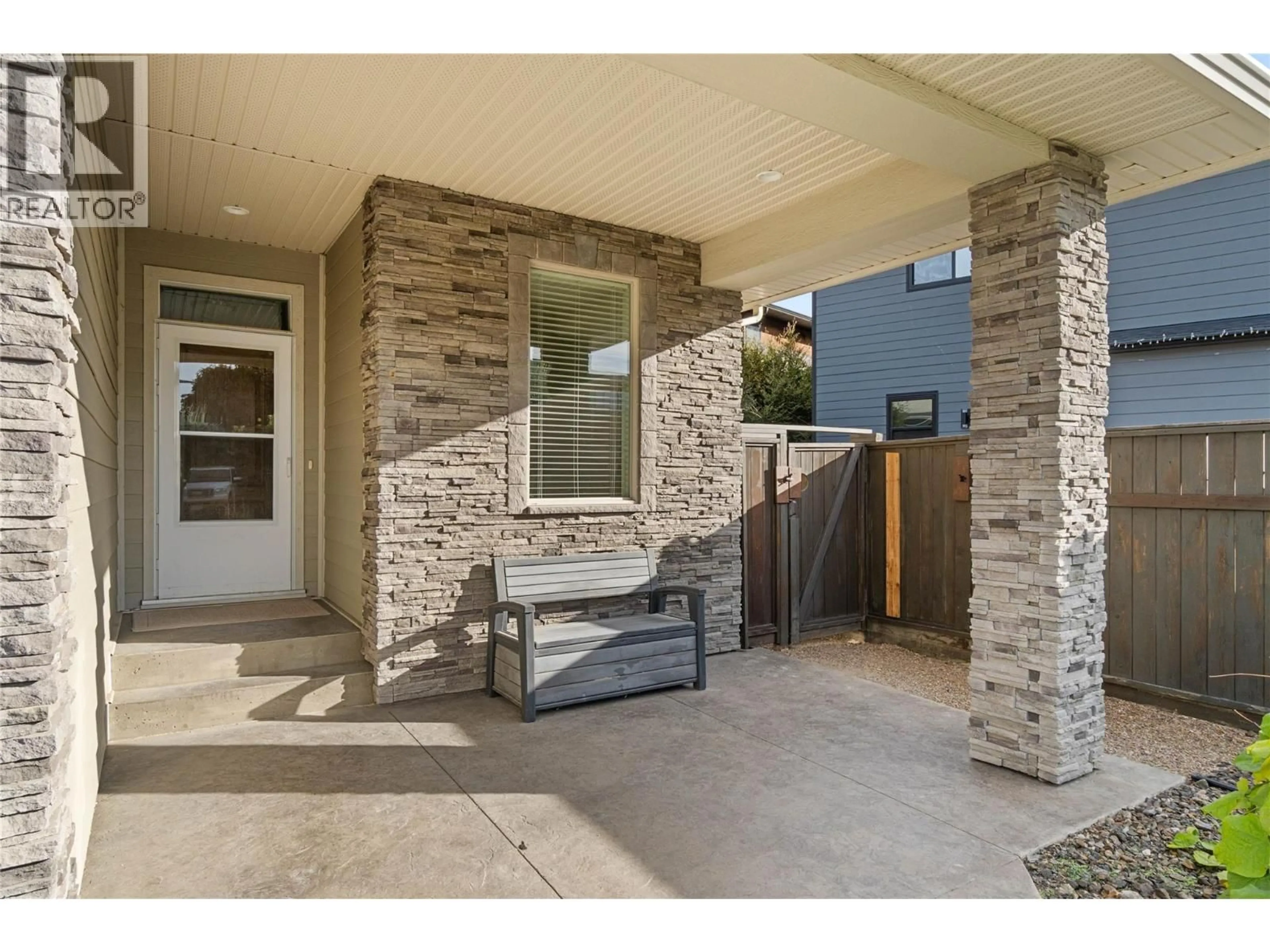 Indoor entryway for 710 HAYWARD PLACE, Kamloops British Columbia V2B0G1