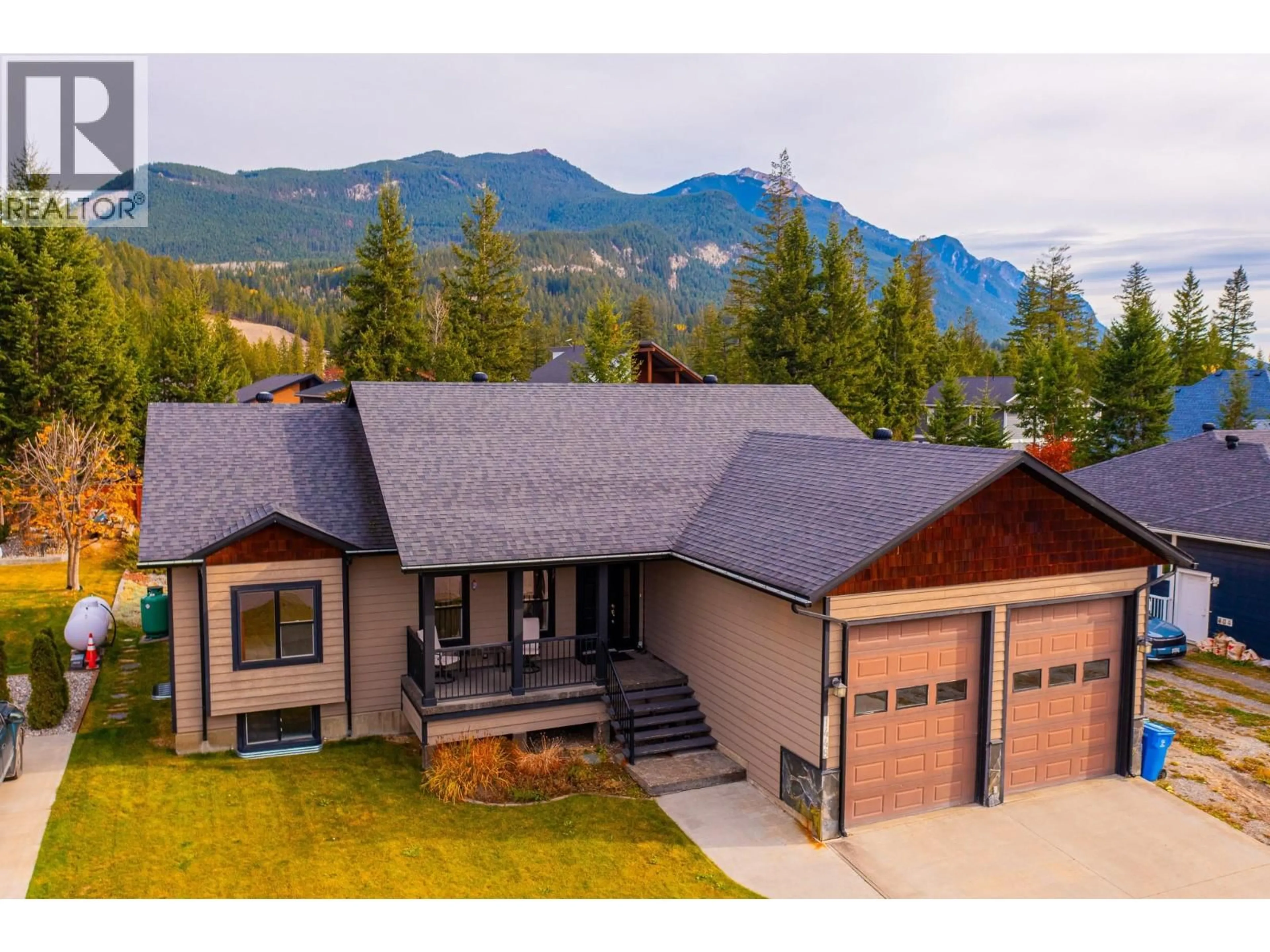 A pic from outside/outdoor area/front of a property/back of a property/a pic from drone, mountain view for 1448 HEMLOCK STREET, Golden British Columbia V0A1H6