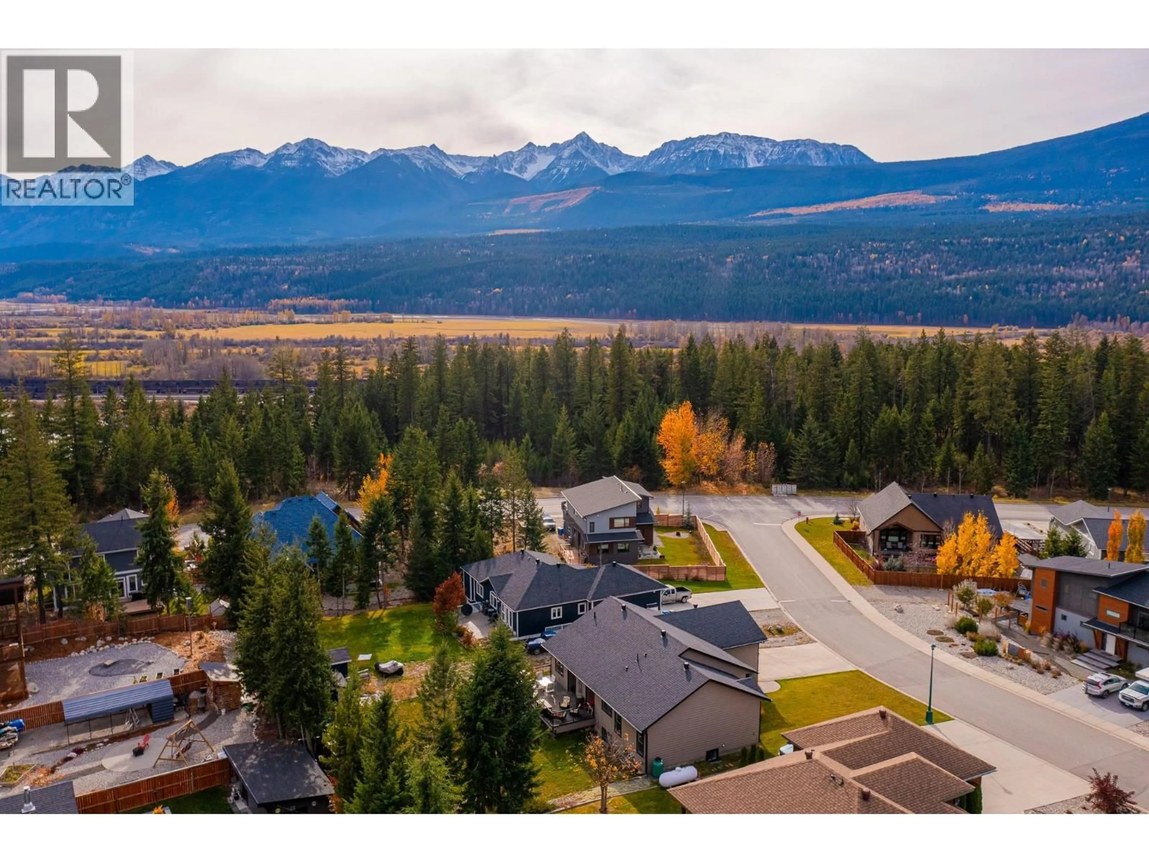 A pic from outside/outdoor area/front of a property/back of a property/a pic from drone, mountain view for 1448 HEMLOCK STREET, Golden British Columbia V0A1H6