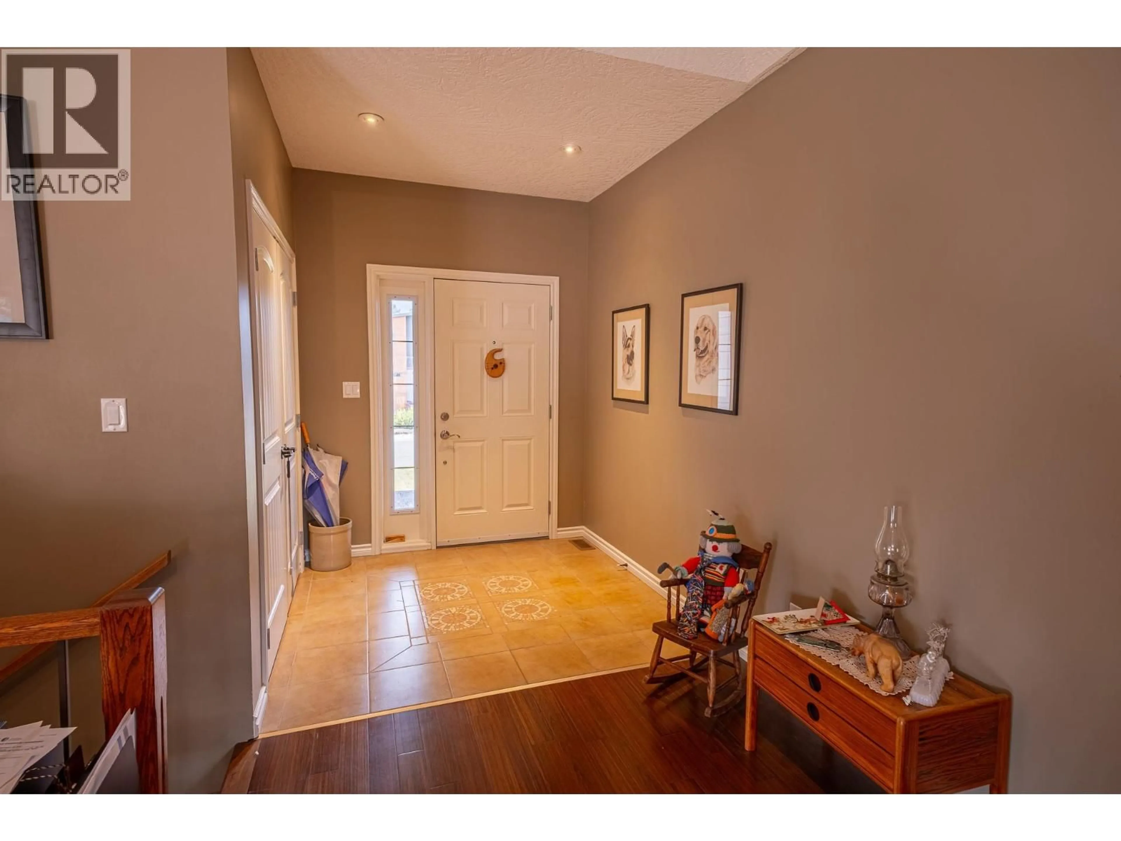 Indoor entryway for 1448 HEMLOCK STREET, Golden British Columbia V0A1H6