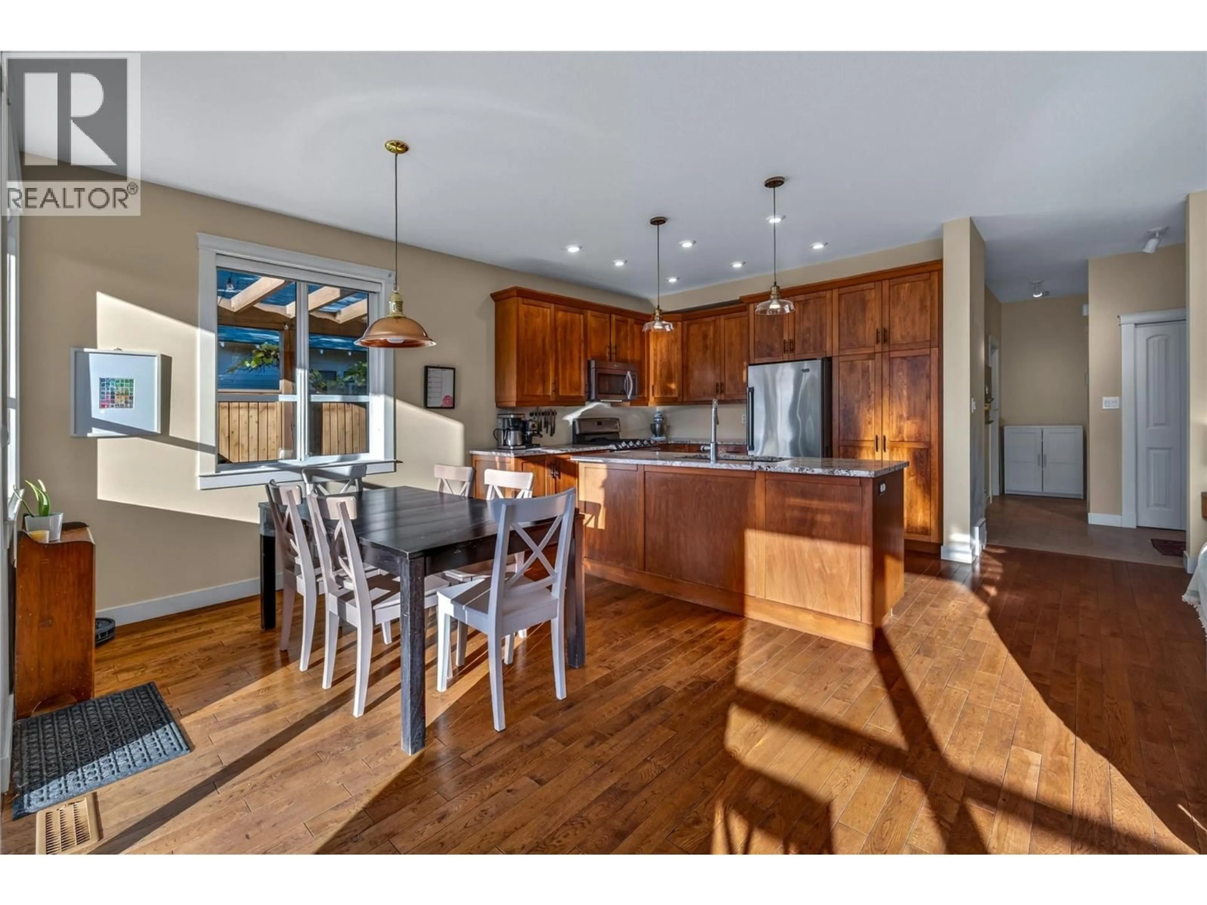 Open concept kitchen, wood/laminate floor for 101 - 644 VICTORIA DRIVE, Penticton British Columbia V2A5N6