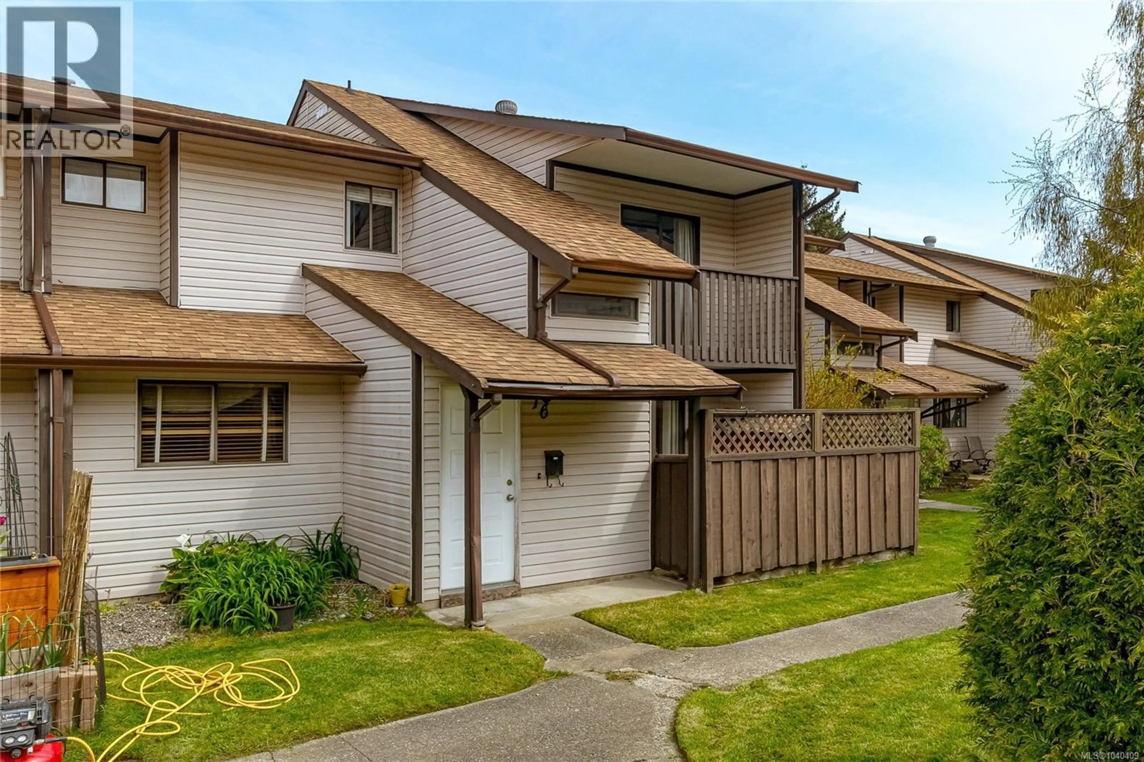 Home with vinyl exterior material, street for 16 - 1506 ADMIRALS ROAD, View Royal British Columbia V9A7B1