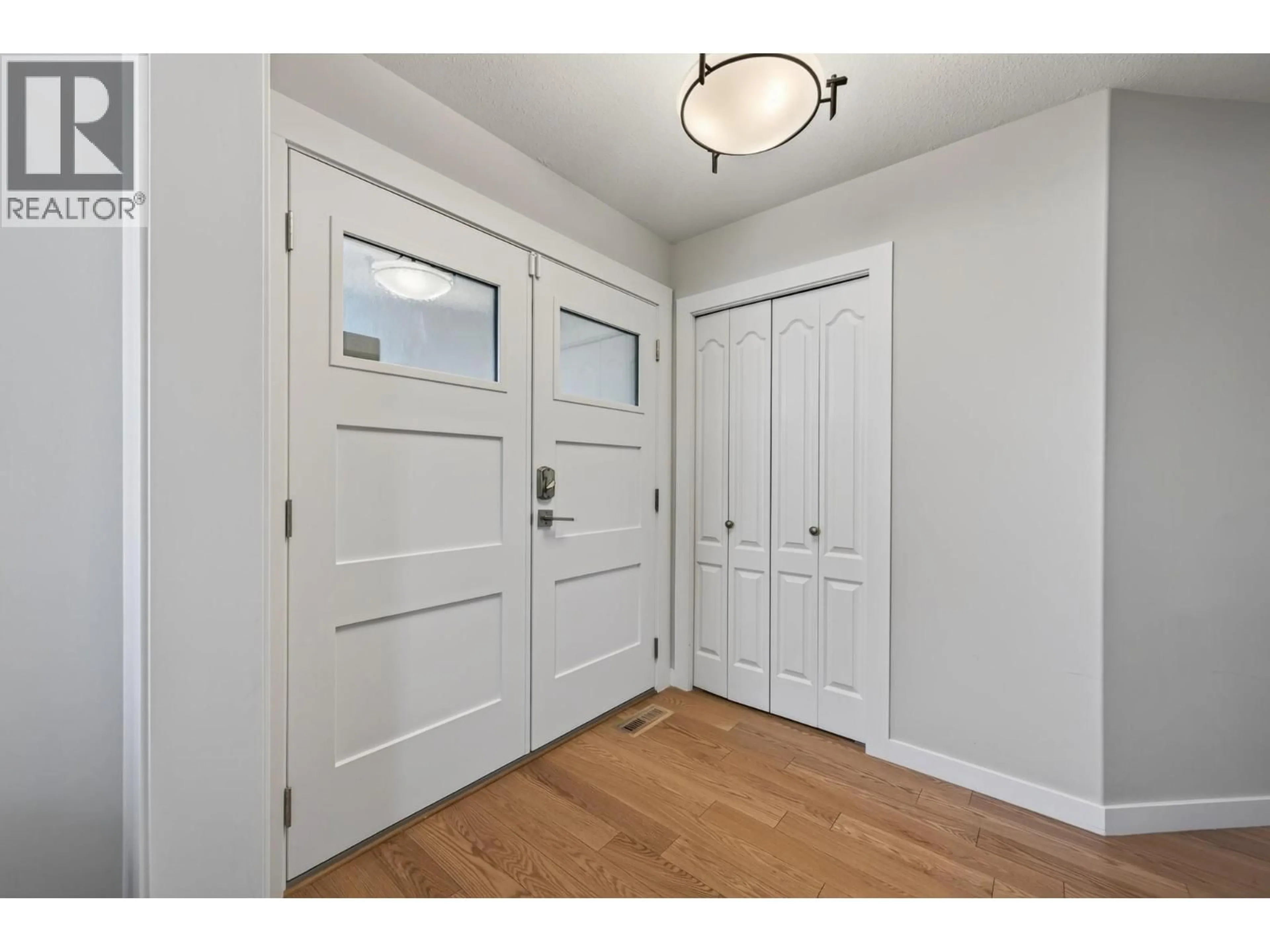 Indoor entryway for 979 REGENT CRESCENT, Kamloops British Columbia V1S1W9