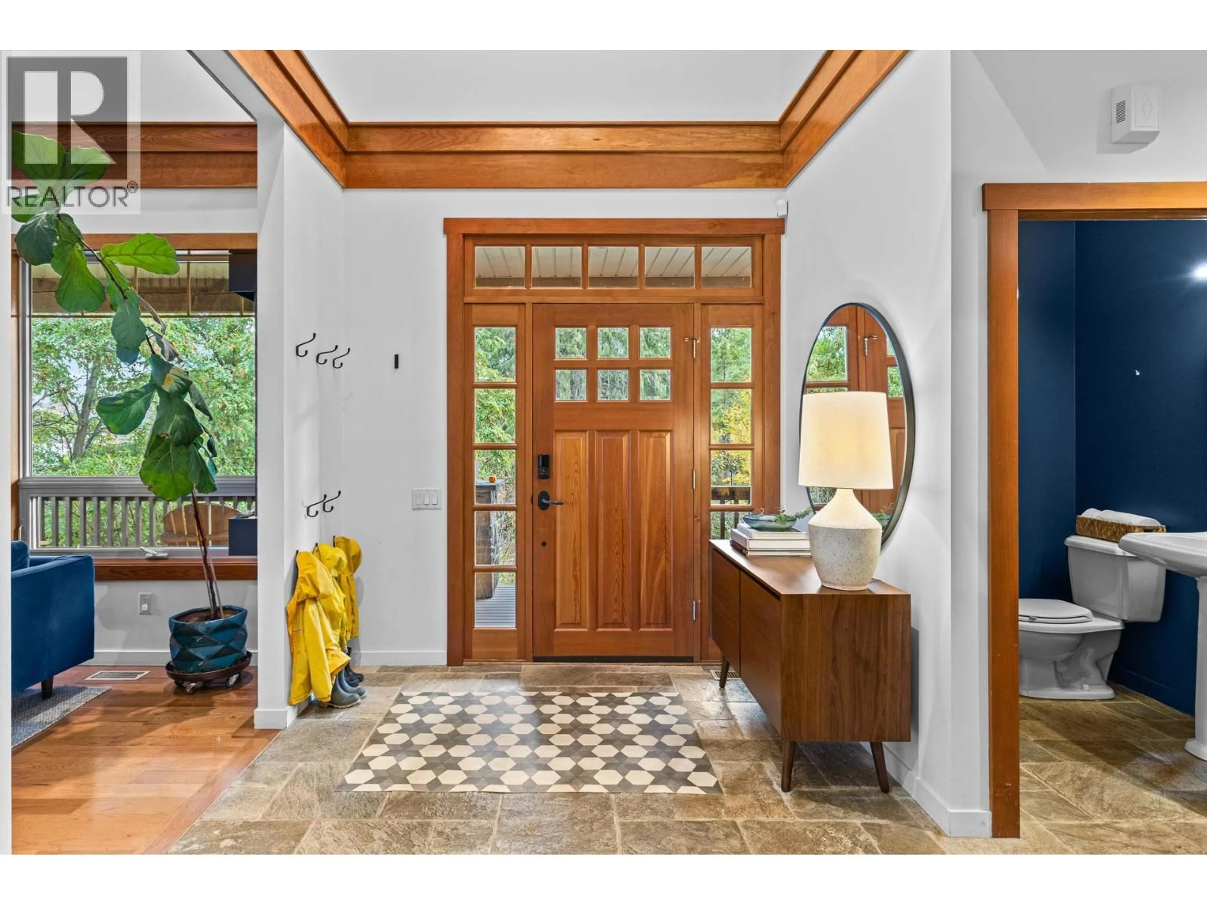 Indoor entryway for 478 OKAVIEW ROAD, Kelowna British Columbia V1Y7R3
