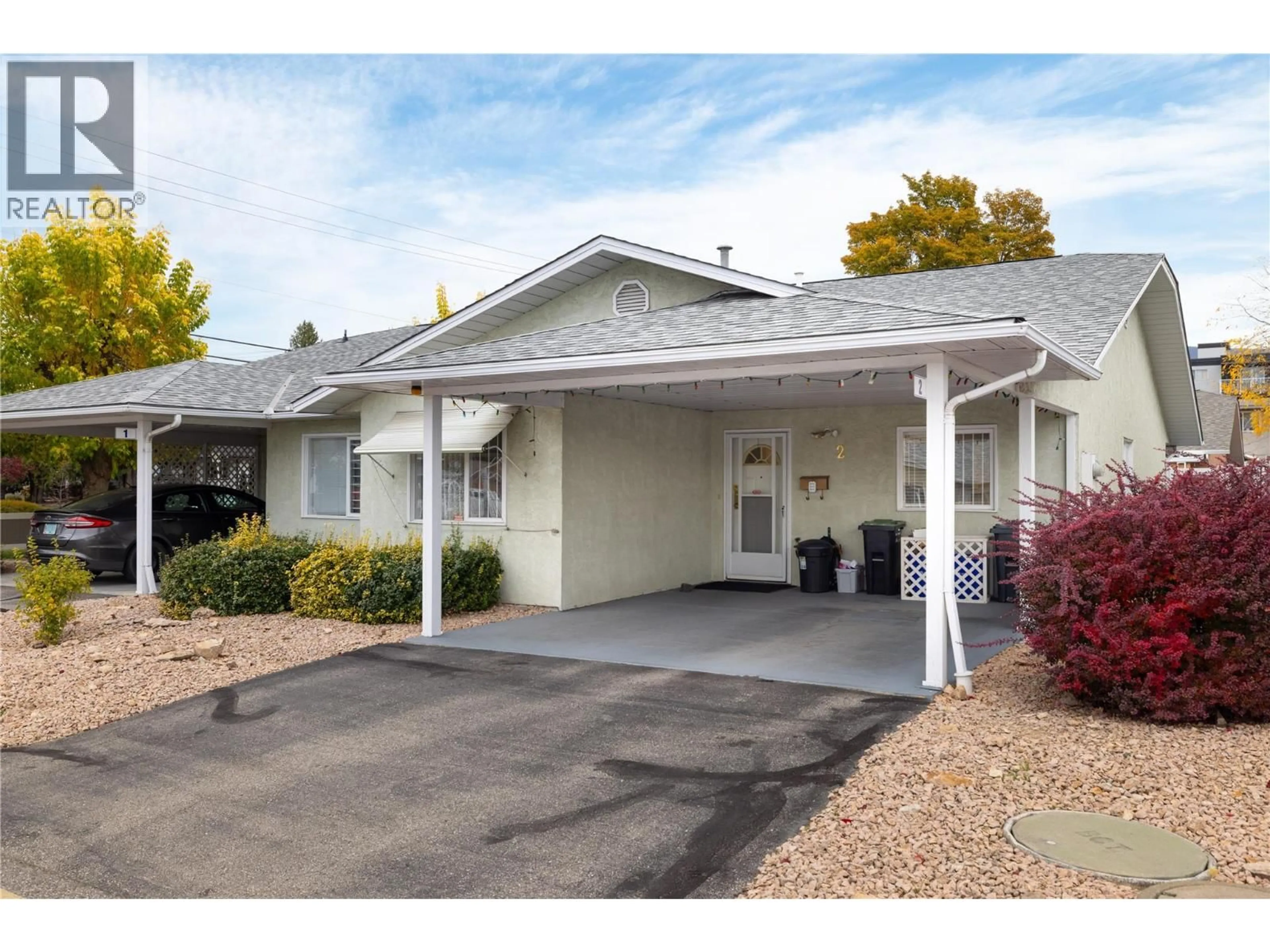 Home with vinyl exterior material, street for 2 - 3900 27 AVENUE, Vernon British Columbia V1T9E6