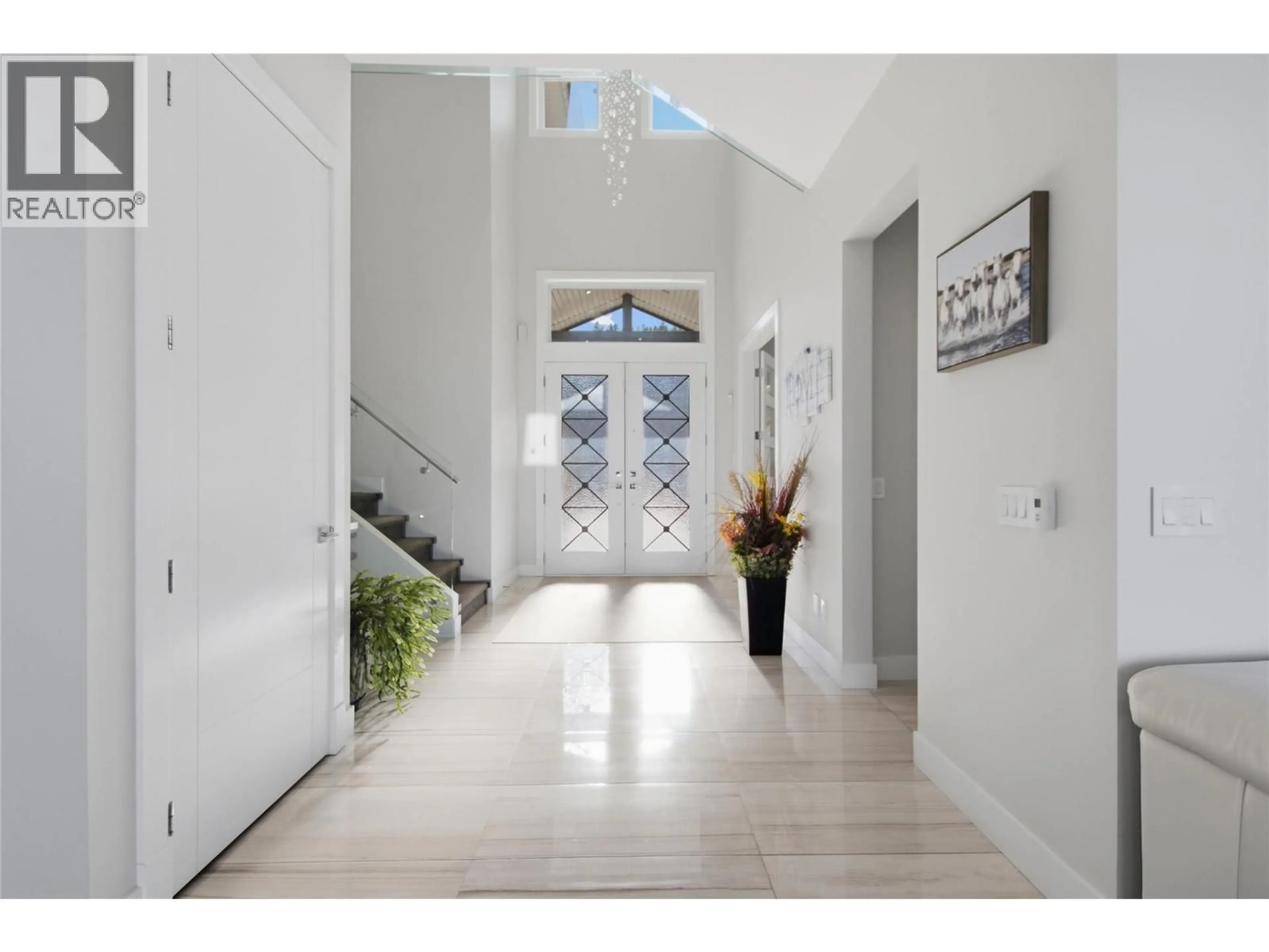 Indoor foyer for 2166 CROSSHILL DRIVE, Kamloops British Columbia V1S0C6