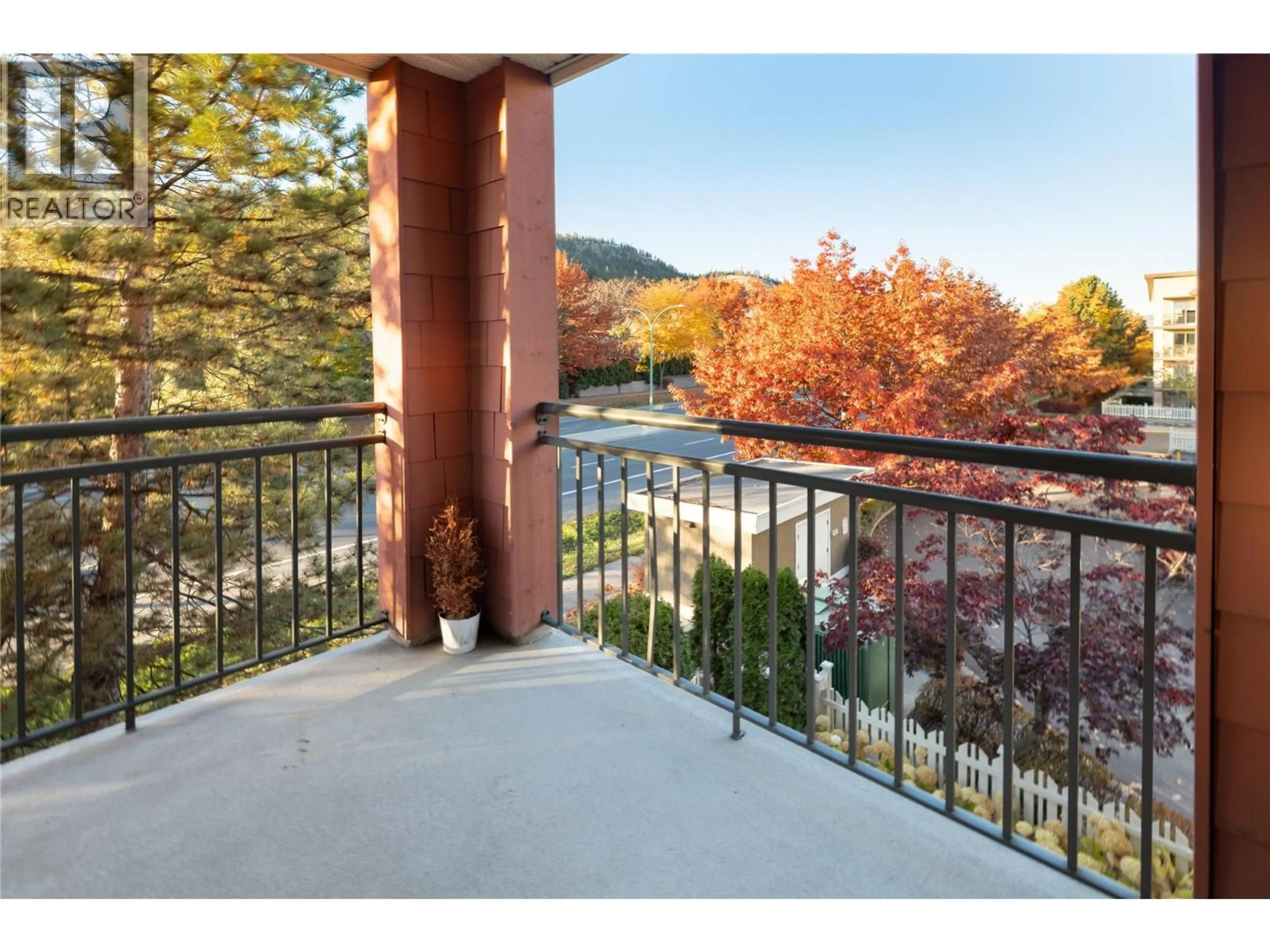 Patio, water/lake/river/ocean view for 302 - 555 YATES ROAD, Kelowna British Columbia V1V2V2