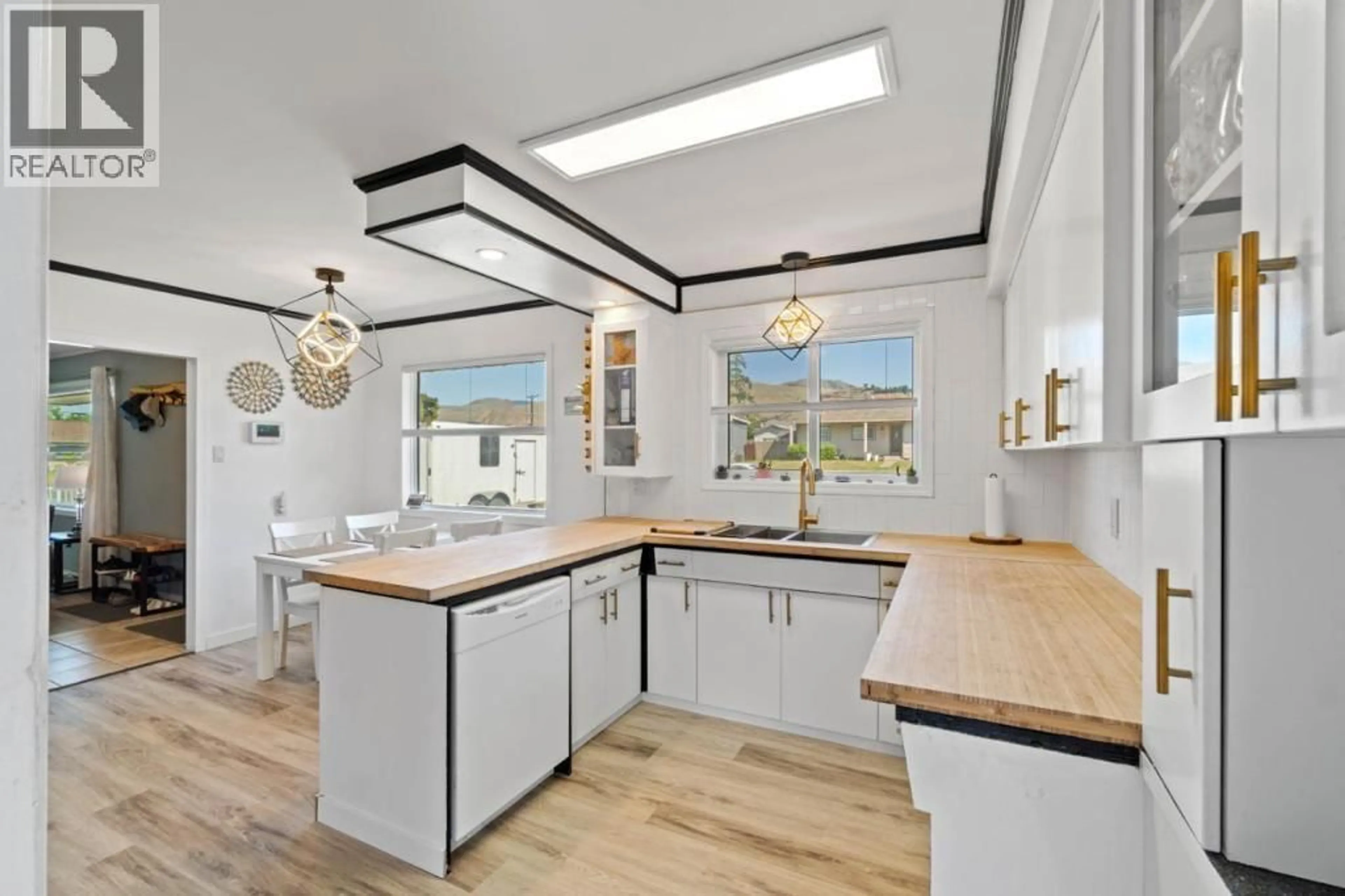 Open concept kitchen, unknown for 1151 SELKIRK AVENUE NORTH, Kamloops British Columbia V2B1V5