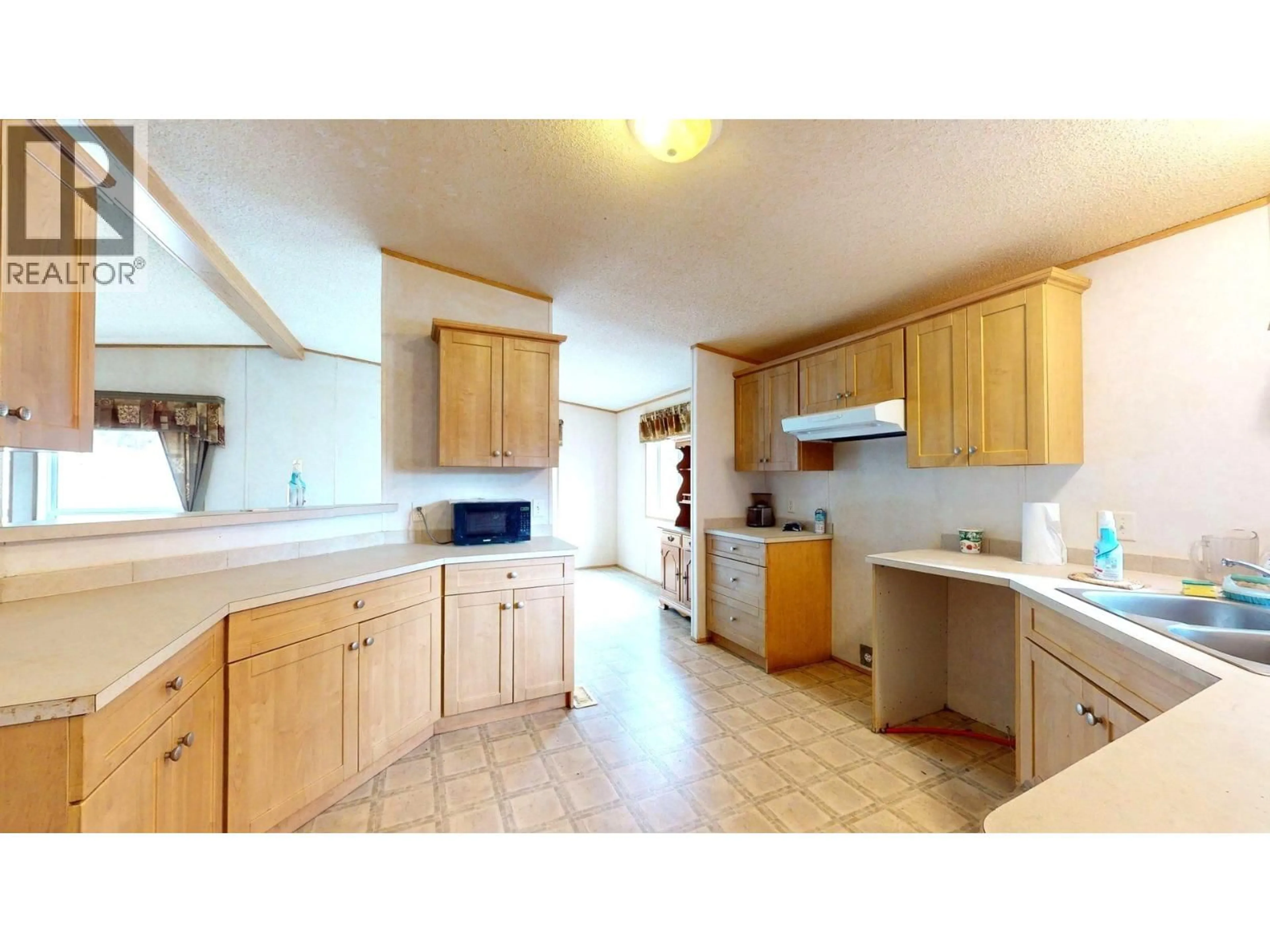 Standard kitchen, ceramic/tile floor for 12 CASSIAR DRIVE, Elkford British Columbia V0B1H0