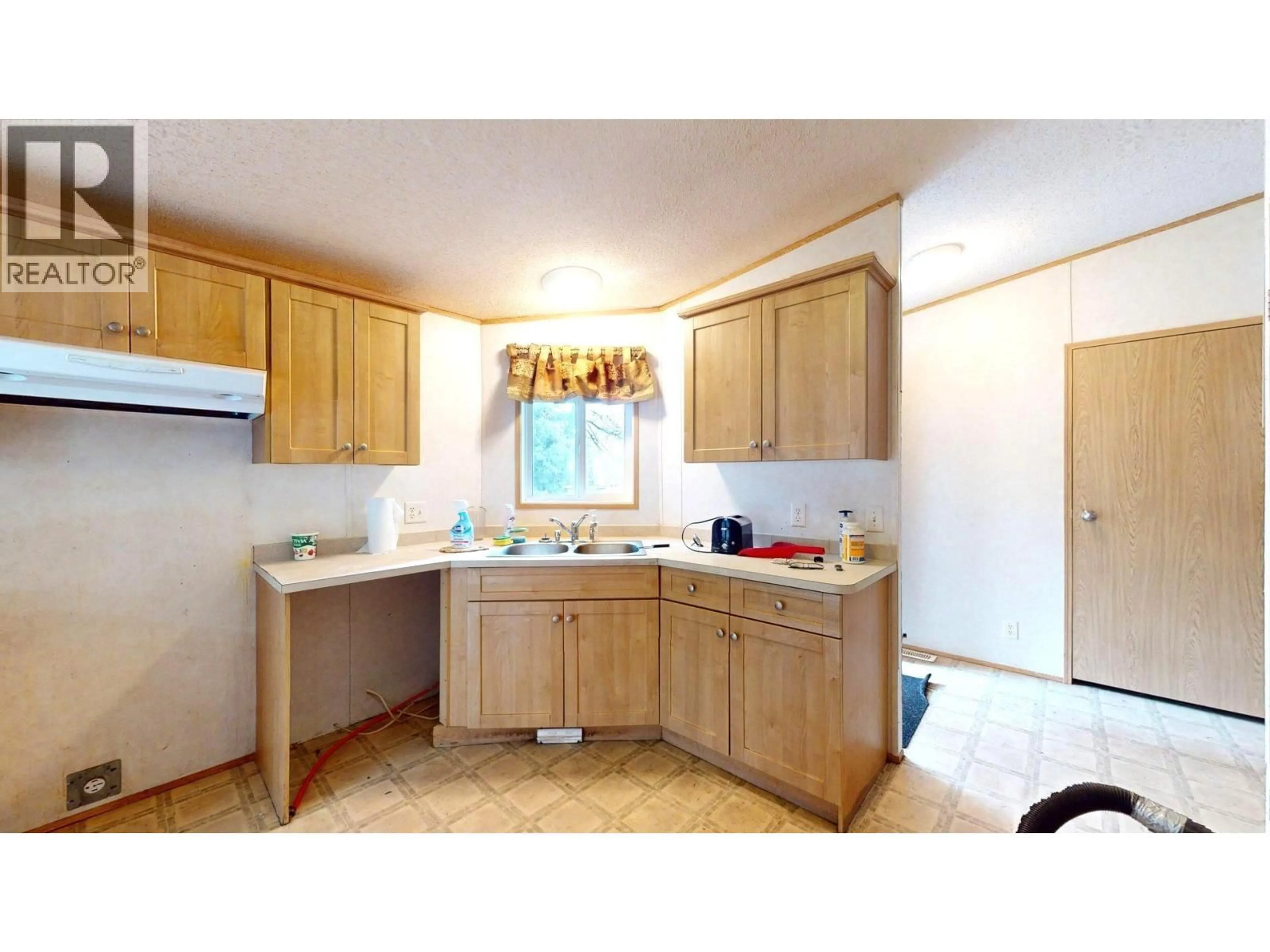 Standard kitchen, unknown for 12 CASSIAR DRIVE, Elkford British Columbia V0B1H0