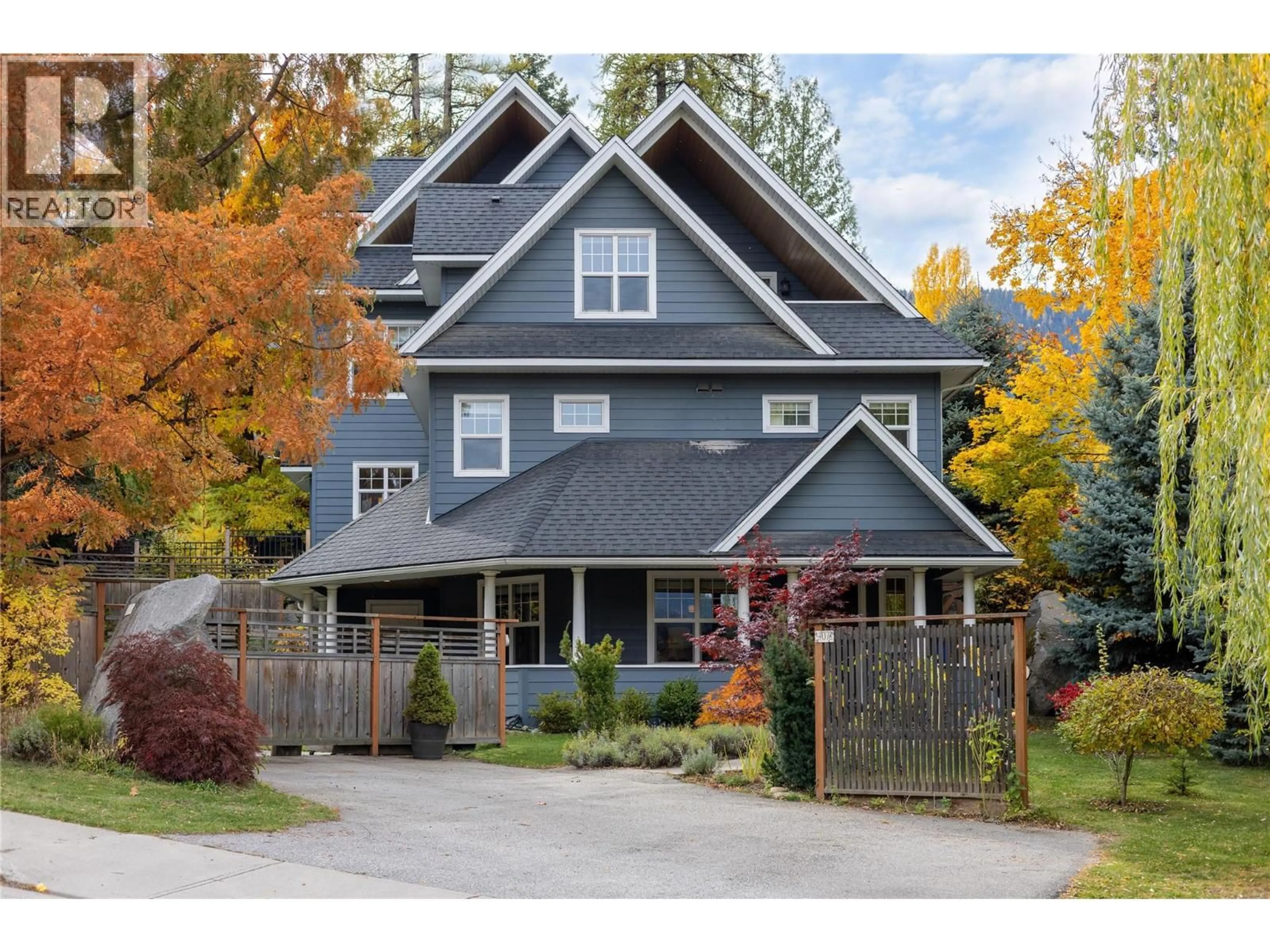 Home with vinyl exterior material, street for A - 407 HAMILTON AVENUE, Nelson British Columbia V1L3G1