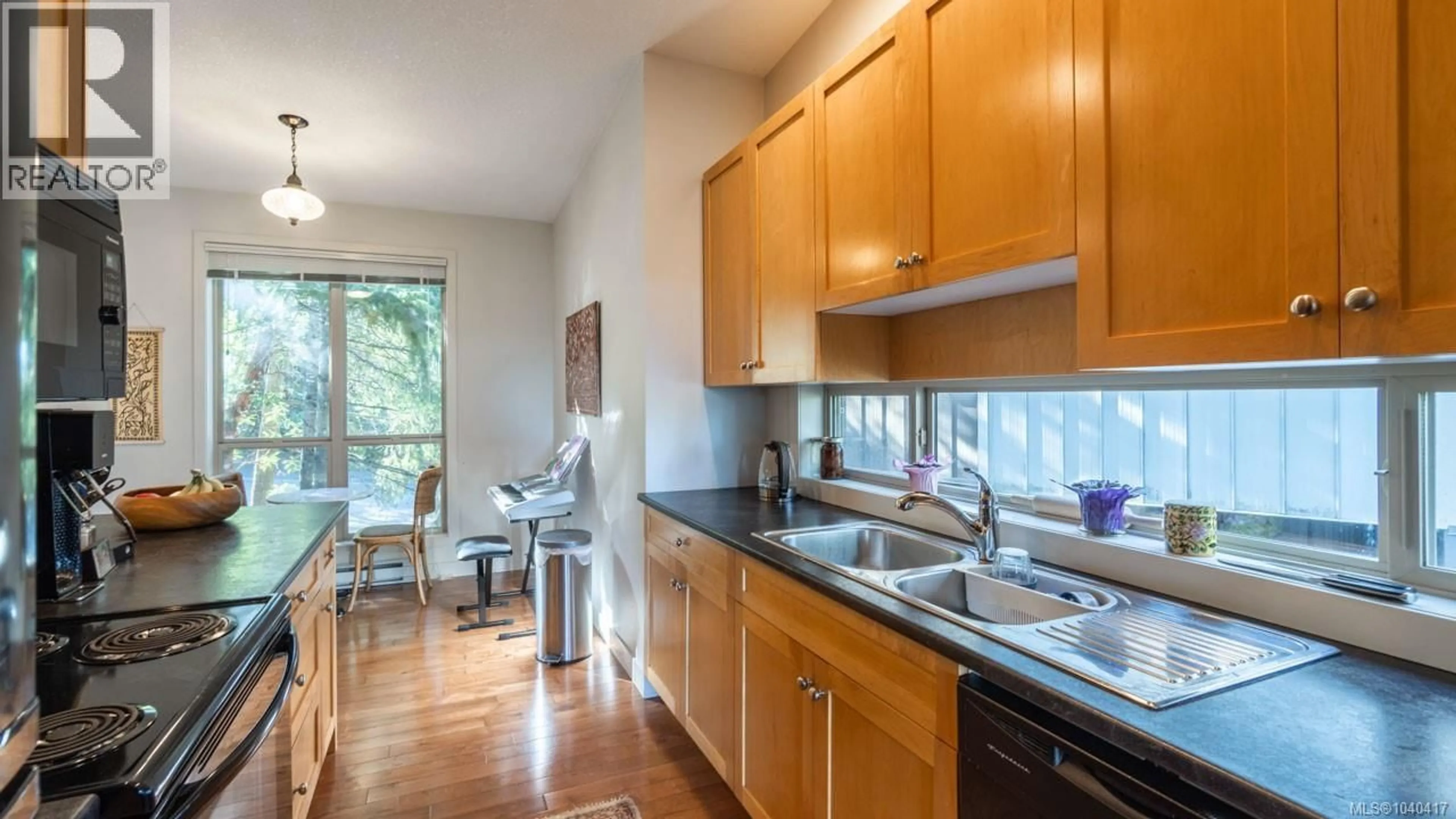 Standard kitchen, wood/laminate floor for 541 CHARFINCH PLACE, Nanaimo British Columbia V9T5A4