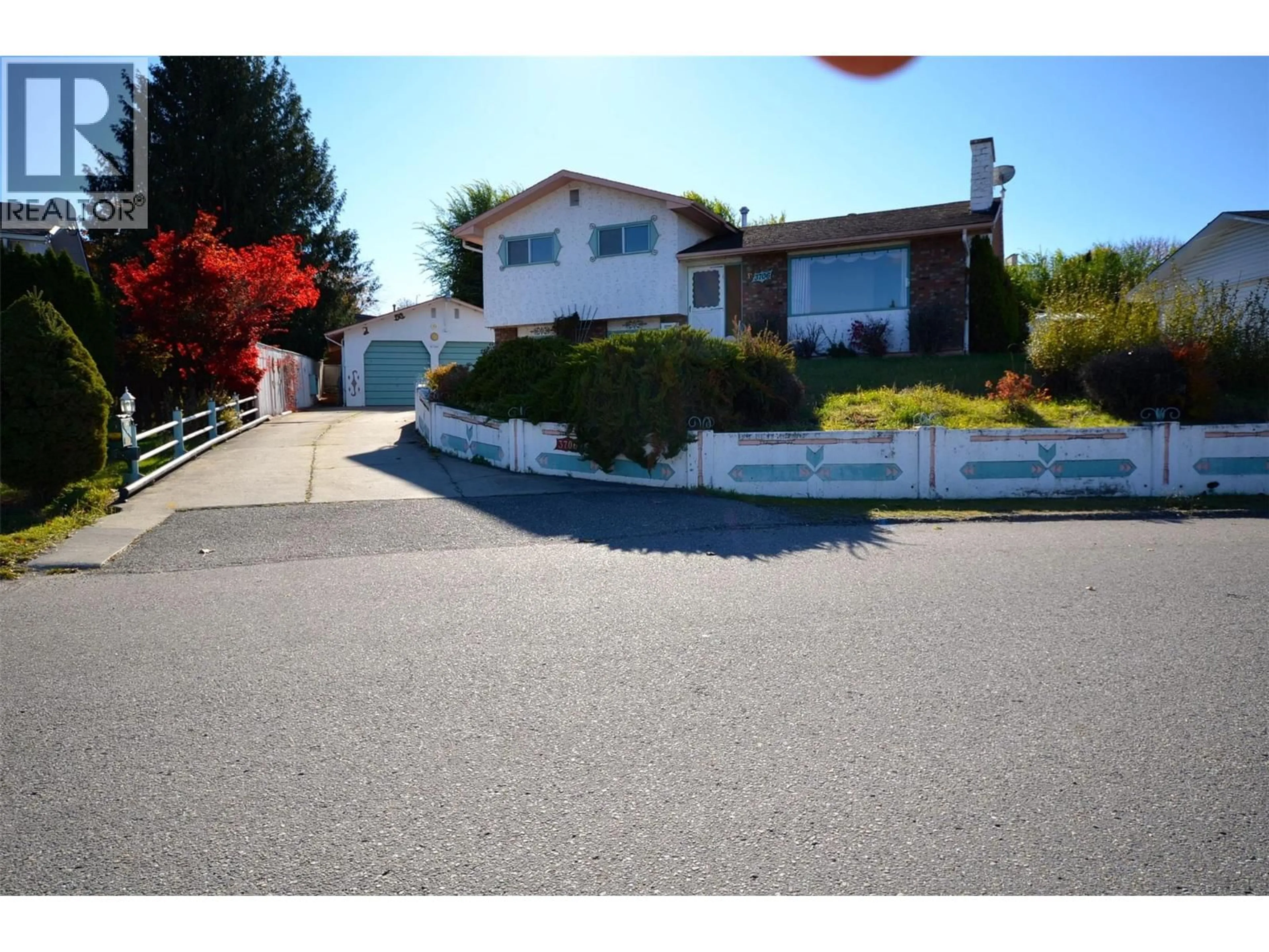 A pic from outside/outdoor area/front of a property/back of a property/a pic from drone, street for 3706 21 AVENUE, Vernon British Columbia V1T1H6