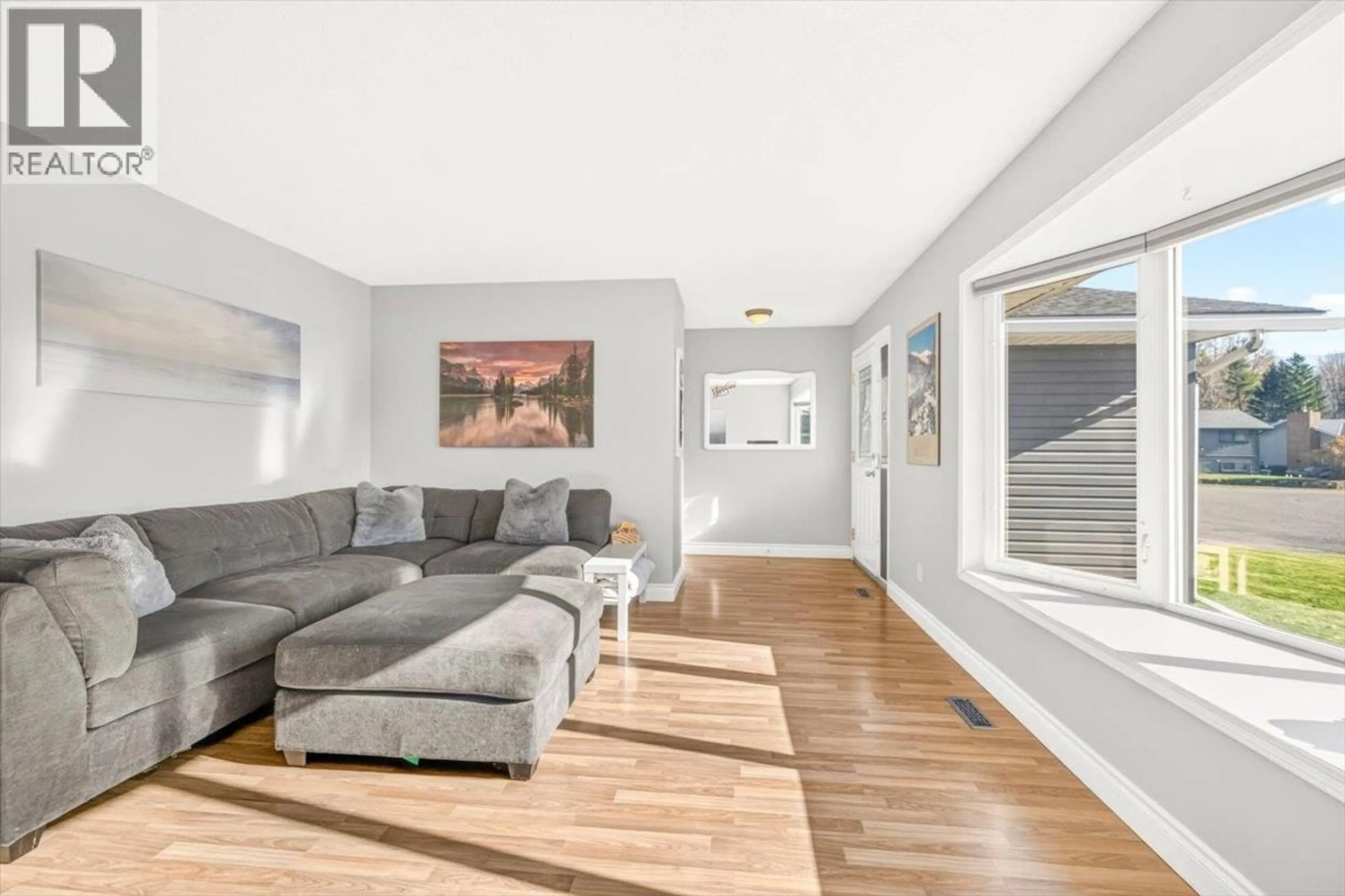 Living room with furniture, unknown for 315 WESTERN LARCH CRESCENT, Sparwood British Columbia V0B2G0