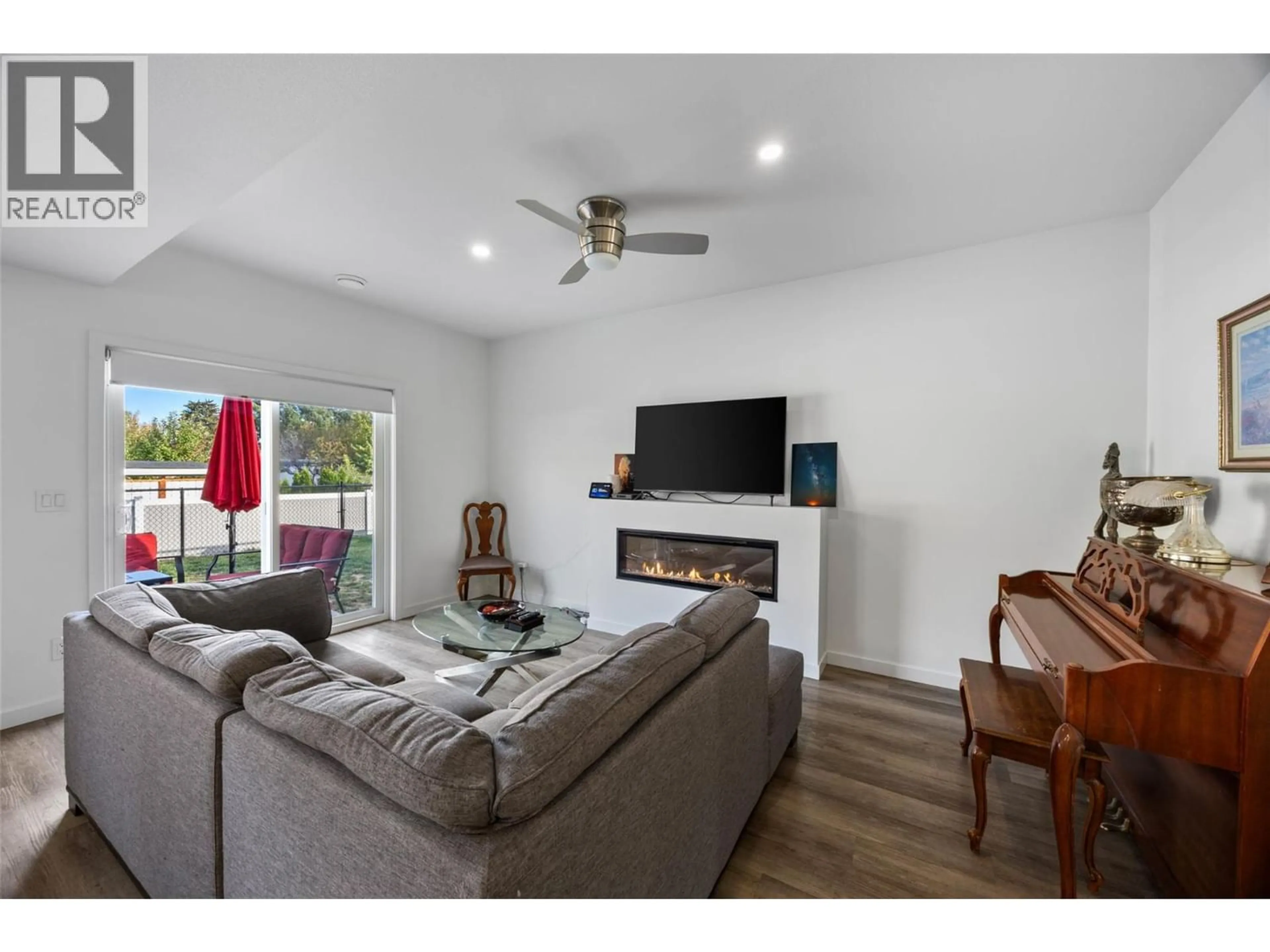 Living room with furniture, wood/laminate floor for 136 - 2683 ORD ROAD, Kamloops British Columbia V2B0J2